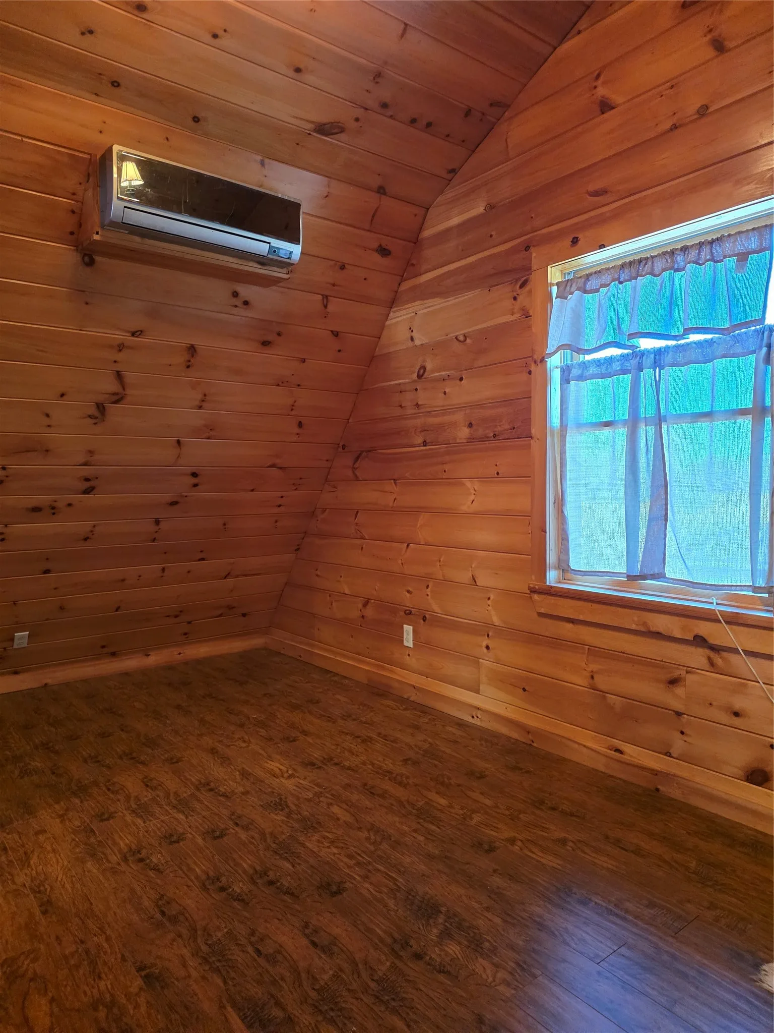Single Family Residence For Sale in Fannin County , 2628 S State Highway 121, Bonham, Texas 75418, 2 Bedroom, 2 Bathroom, Garage spaces, 1,120 Sqft, built in 2013, mls#21114219, Real Estate Agent in Bonham, Homes For Sale in Fannin county, Homes For Sale in Bonham, Realtor in Bonham Texas, Real Estate Brokerage Independent Realty Texas, Luminita Cordes Realtor