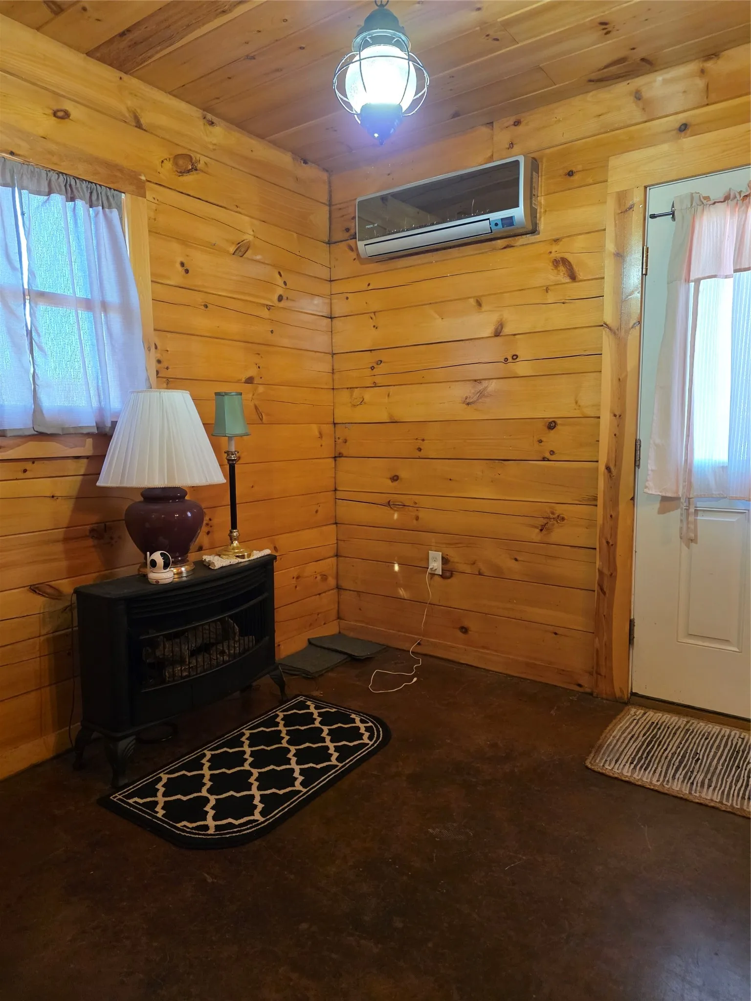 Single Family Residence For Sale in Fannin County , 2628 S State Highway 121, Bonham, Texas 75418, 2 Bedroom, 2 Bathroom, Garage spaces, 1,120 Sqft, built in 2013, mls#21114219, Real Estate Agent in Bonham, Homes For Sale in Fannin county, Homes For Sale in Bonham, Realtor in Bonham Texas, Real Estate Brokerage Independent Realty Texas, Luminita Cordes Realtor