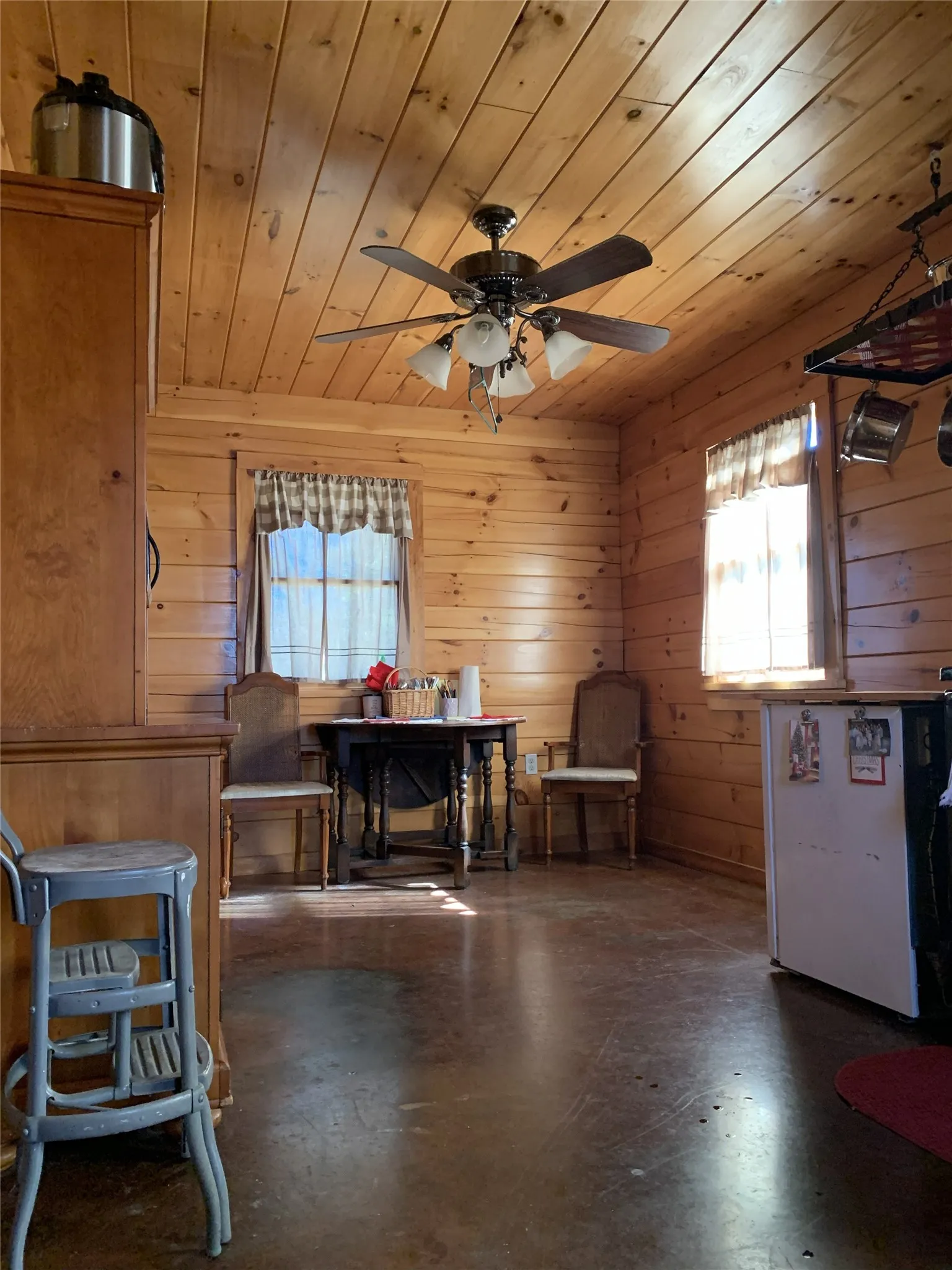 Single Family Residence For Sale in Fannin County , 2628 S State Highway 121, Bonham, Texas 75418, 2 Bedroom, 2 Bathroom, Garage spaces, 1,120 Sqft, built in 2013, mls#21114219, Real Estate Agent in Bonham, Homes For Sale in Fannin county, Homes For Sale in Bonham, Realtor in Bonham Texas, Real Estate Brokerage Independent Realty Texas, Luminita Cordes Realtor