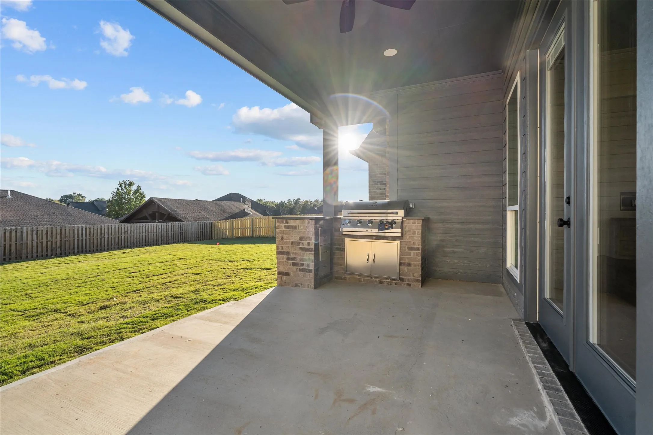 Single Family Residence For Sale in Smith County , 16421 Clearview Drive, Lindale, Texas 75771, 4 Bedroom, 2 Bathroom, 2 Garage spaces, 2,120 Sqft, built in 2025, New Construction - Complete, mls#21114292, Real Estate Agent in Lindale, Homes For Sale in Smith county, Homes For Sale in Lindale, Realtor in Lindale Texas, Real Estate Brokerage Independent Realty Texas, Luminita Cordes Realtor