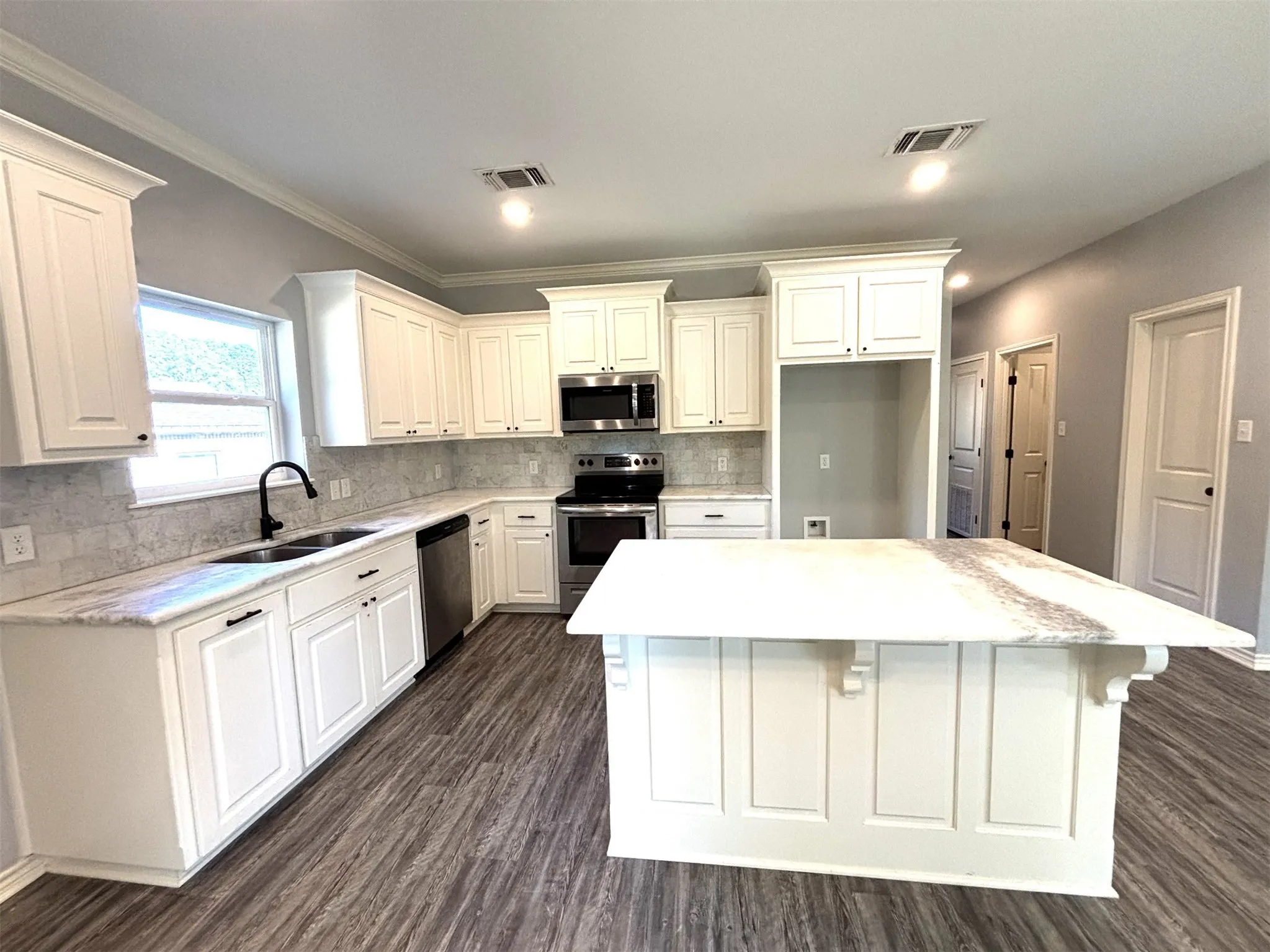 Single Family Residence For Sale in Cherokee County , 196 Twisted Oaks Drive, Rusk, Texas 75785, 3 Bedroom, 2 Bathroom, 2 Garage spaces, 1,362 Sqft, built in 2022, Preowned, mls#21114359, Real Estate Agent in Rusk, Homes For Sale in Cherokee county, Homes For Sale in Rusk, Realtor in Rusk Texas, Real Estate Brokerage Independent Realty Texas, Luminita Cordes Realtor
