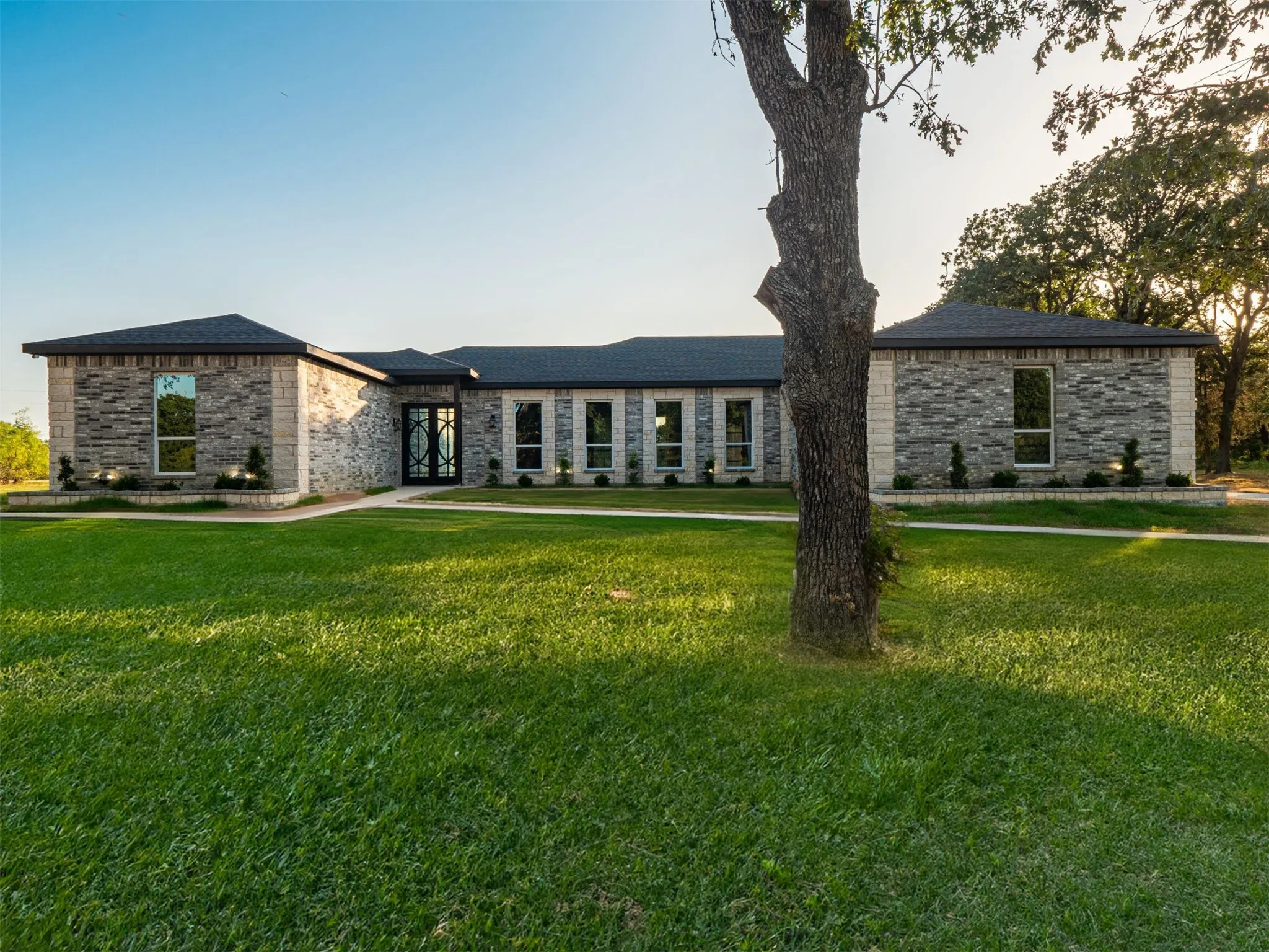 Single Family Residence For Sale in Navarro County , 133 Crestview Drive, Corsicana, Texas 75109, 4 Bedroom, 3 Bathroom, 2 Garage spaces, 2,718 Sqft, built in 2024, Preowned, mls#21114448, Real Estate Agent in Corsicana, Homes For Sale in Navarro county, Homes For Sale in Corsicana, Realtor in Corsicana Texas, Real Estate Brokerage Independent Realty Texas, Luminita Cordes Realtor