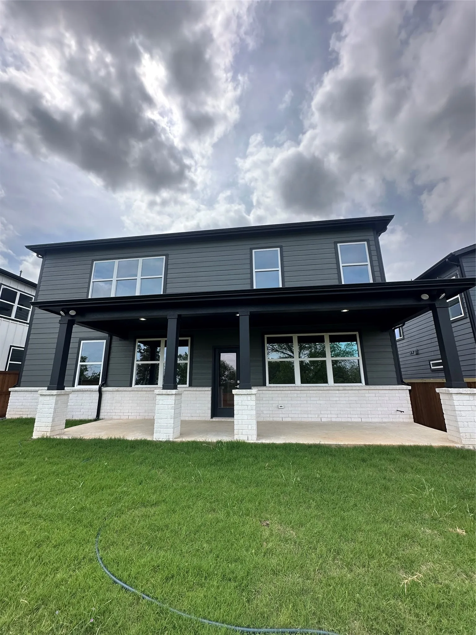 Single Family Residence For Sale in Dallas County , 1402 Diceman Avenue, Dallas, Texas 75203, 4 Bedroom, 4 Bathroom, 2 Garage spaces, 3,132 Sqft, built in 2025, New Construction - Incomplete, mls#21114491, Real Estate Agent in Dallas, Homes For Sale in Dallas county, Homes For Sale in Dallas, Realtor in Dallas Texas, Real Estate Brokerage Independent Realty Texas, Luminita Cordes Realtor