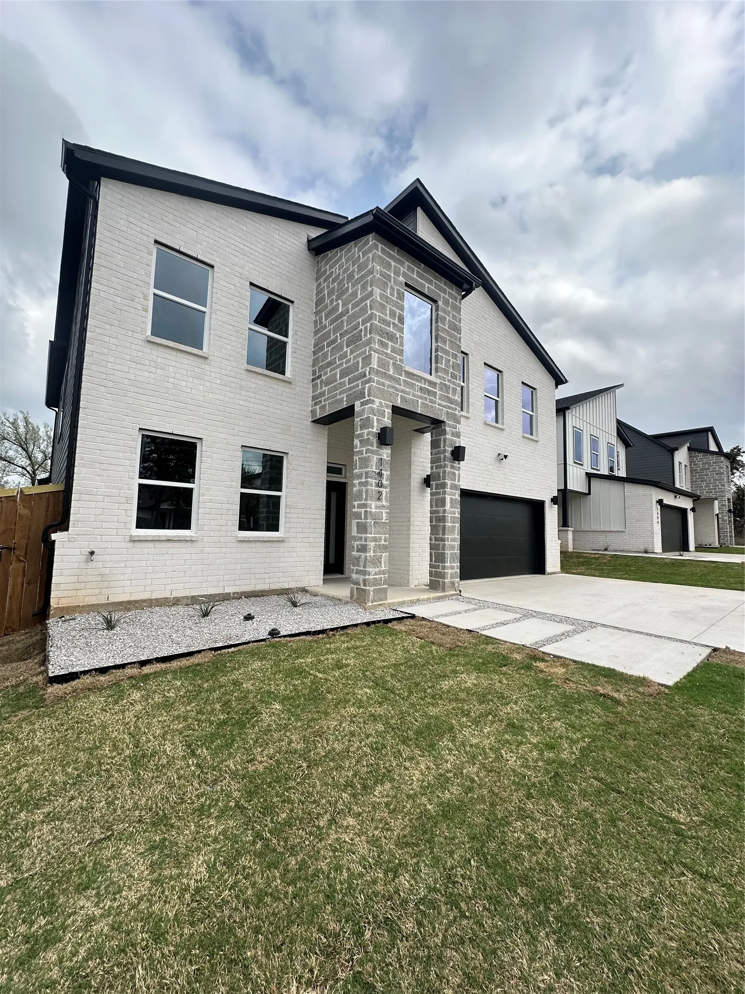 Single Family Residence For Sale in Dallas County , 1402 Diceman Avenue, Dallas, Texas 75203, 4 Bedroom, 4 Bathroom, 2 Garage spaces, 3,132 Sqft, built in 2025, New Construction - Incomplete, mls#21114491, Real Estate Agent in Dallas, Homes For Sale in Dallas county, Homes For Sale in Dallas, Realtor in Dallas Texas, Real Estate Brokerage Independent Realty Texas, Luminita Cordes Realtor