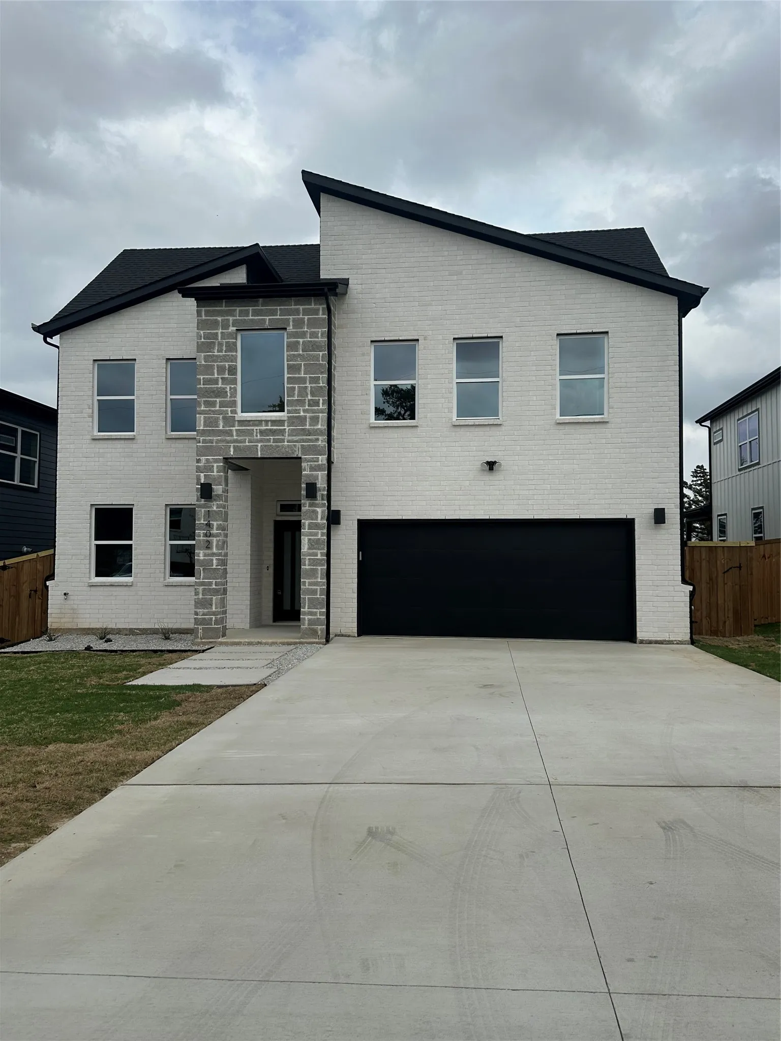 Single Family Residence For Sale in Dallas County , 1402 Diceman Avenue, Dallas, Texas 75203, 4 Bedroom, 4 Bathroom, 2 Garage spaces, 3,132 Sqft, built in 2025, New Construction - Incomplete, mls#21114491, Real Estate Agent in Dallas, Homes For Sale in Dallas county, Homes For Sale in Dallas, Realtor in Dallas Texas, Real Estate Brokerage Independent Realty Texas, Luminita Cordes Realtor