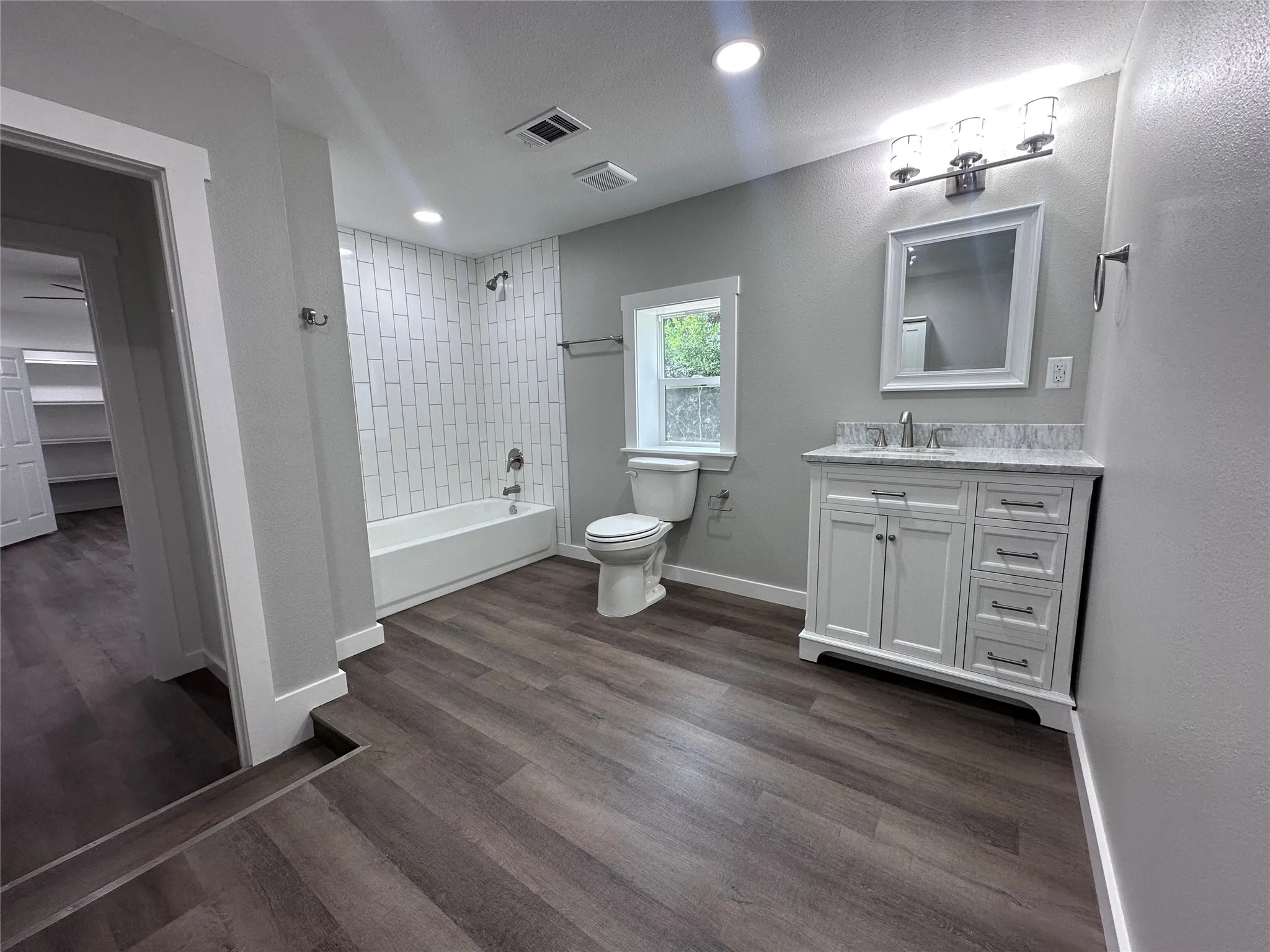 Single Family Residence For Sale in Henderson County , 5144 US Highway 175 E, Athens, Texas 75752, 3 Bedroom, 2 Bathroom, 1 Garage spaces, 1,750 Sqft, built in 2011, mls#21114590, Real Estate Agent in Athens, Homes For Sale in Henderson county, Homes For Sale in Athens, Realtor in Athens Texas, Real Estate Brokerage Independent Realty Texas, Luminita Cordes Realtor