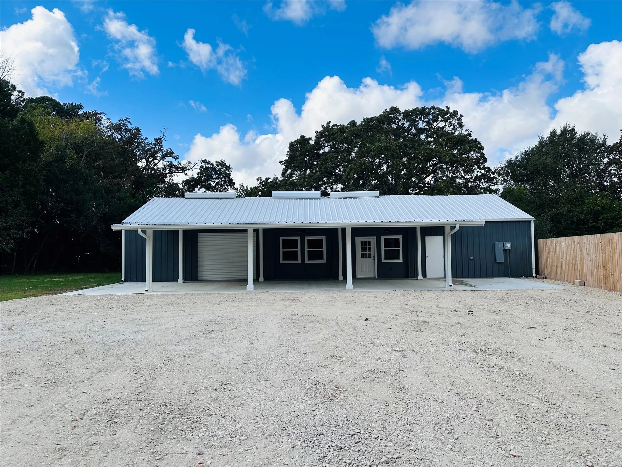 Single Family Residence For Sale in Henderson County , 5144 US Highway 175 E, Athens, Texas 75752, 3 Bedroom, 2 Bathroom, 1 Garage spaces, 1,750 Sqft, built in 2011, mls#21114590, Real Estate Agent in Athens, Homes For Sale in Henderson county, Homes For Sale in Athens, Realtor in Athens Texas, Real Estate Brokerage Independent Realty Texas, Luminita Cordes Realtor