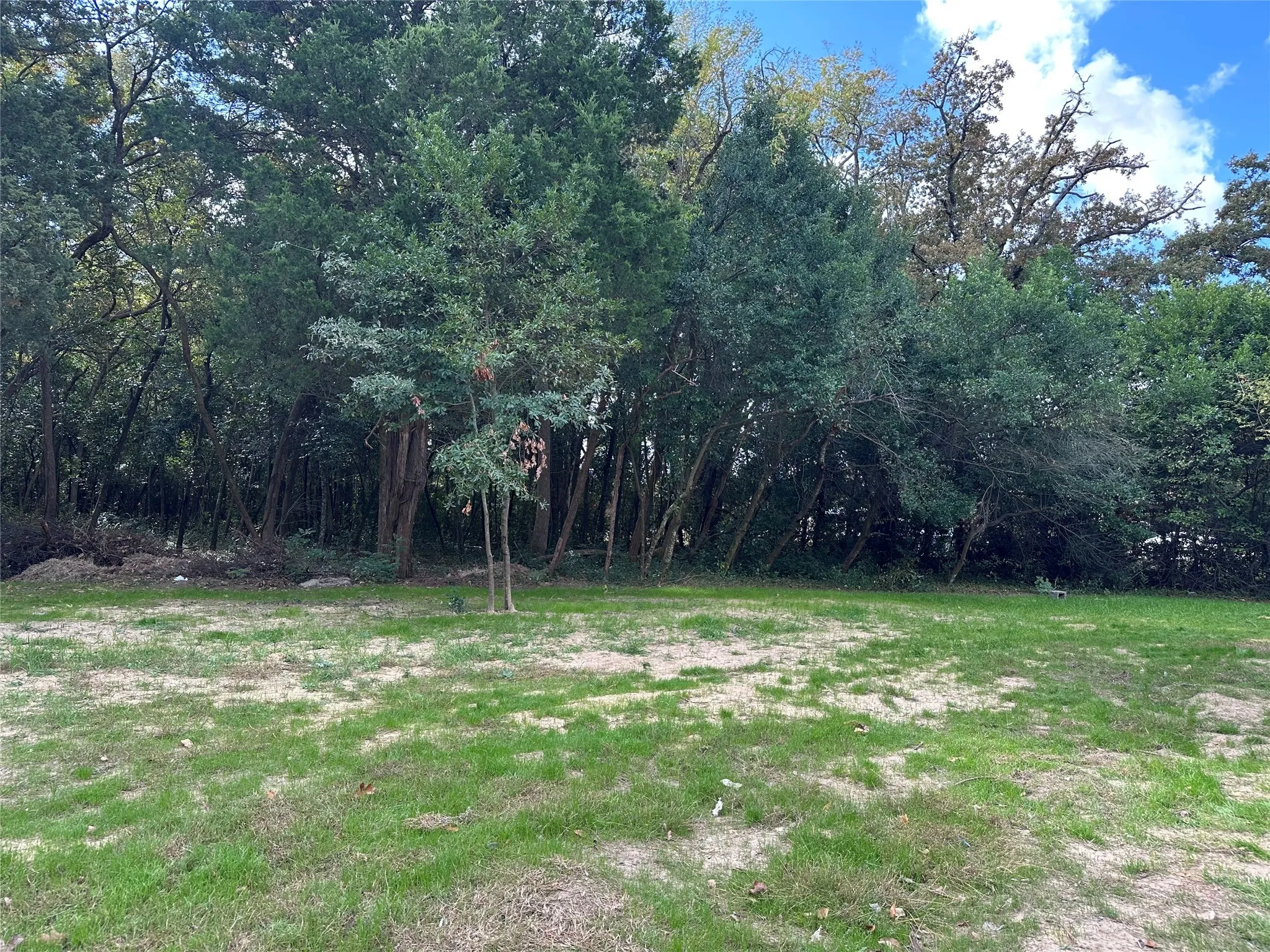 Single Family Residence For Sale in Henderson County , 5144 US Highway 175 E, Athens, Texas 75752, 3 Bedroom, 2 Bathroom, 1 Garage spaces, 1,750 Sqft, built in 2011, mls#21114590, Real Estate Agent in Athens, Homes For Sale in Henderson county, Homes For Sale in Athens, Realtor in Athens Texas, Real Estate Brokerage Independent Realty Texas, Luminita Cordes Realtor