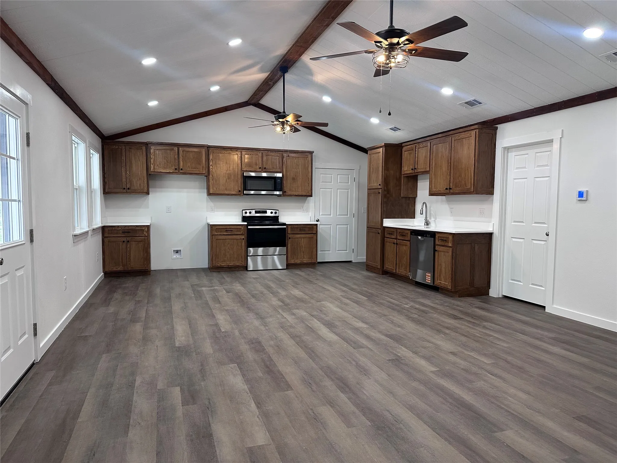 Single Family Residence For Sale in Henderson County , 5144 US Highway 175 E, Athens, Texas 75752, 3 Bedroom, 2 Bathroom, 1 Garage spaces, 1,750 Sqft, built in 2011, mls#21114590, Real Estate Agent in Athens, Homes For Sale in Henderson county, Homes For Sale in Athens, Realtor in Athens Texas, Real Estate Brokerage Independent Realty Texas, Luminita Cordes Realtor