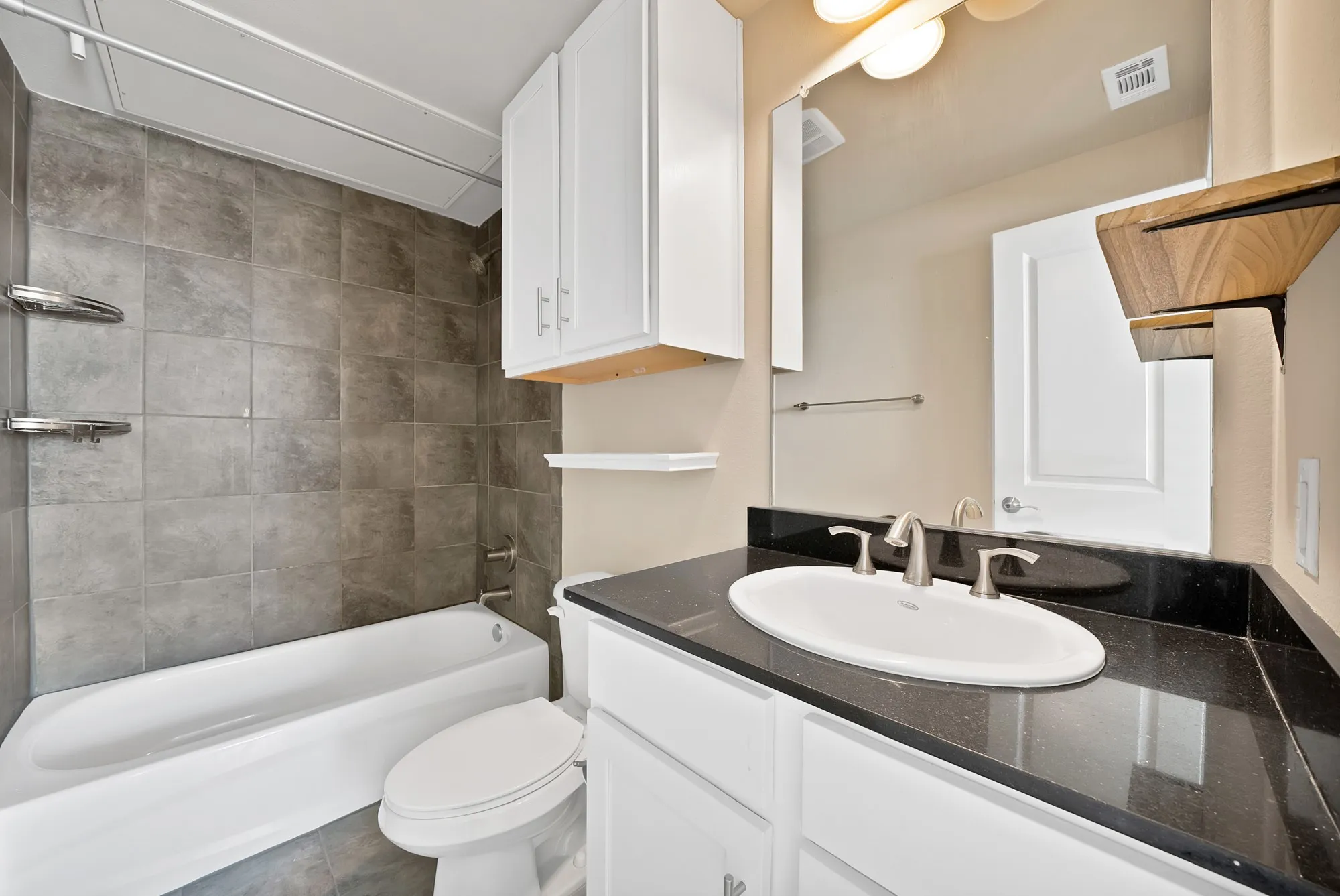 Townhouse For Sale in Dallas County , 1516 Hope Street, Dallas, Texas 75206, 2 Bedroom, 3 Bathroom, 2 Garage spaces, 1,499 Sqft, built in 2013, mls#21114812, Real Estate Agent in Dallas, Homes For Sale in Dallas county, Homes For Sale in Dallas, Realtor in Dallas Texas, Real Estate Brokerage Independent Realty Texas, Luminita Cordes Realtor
