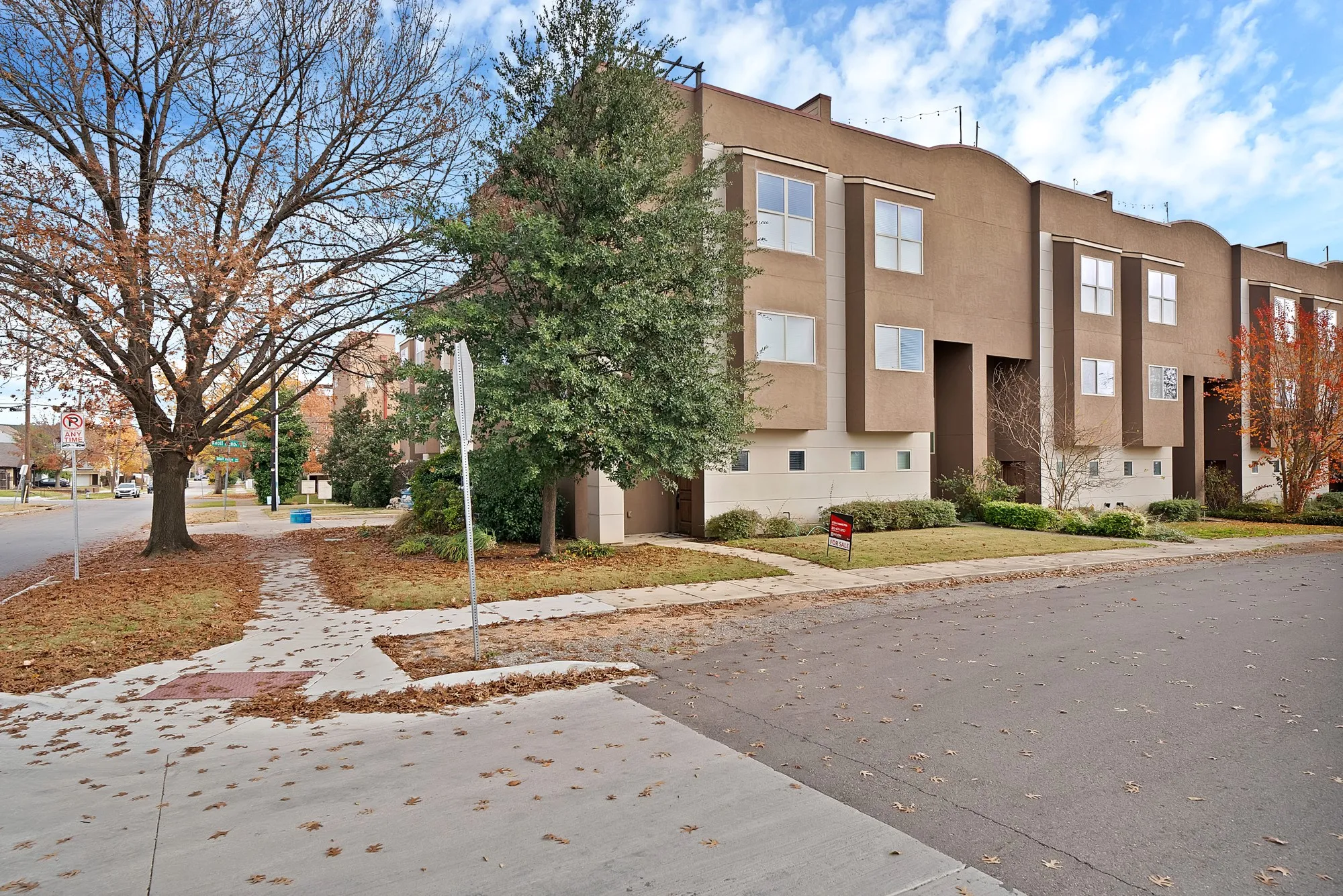 Townhouse For Sale in Dallas County , 1516 Hope Street, Dallas, Texas 75206, 2 Bedroom, 3 Bathroom, 2 Garage spaces, 1,499 Sqft, built in 2013, mls#21114812, Real Estate Agent in Dallas, Homes For Sale in Dallas county, Homes For Sale in Dallas, Realtor in Dallas Texas, Real Estate Brokerage Independent Realty Texas, Luminita Cordes Realtor