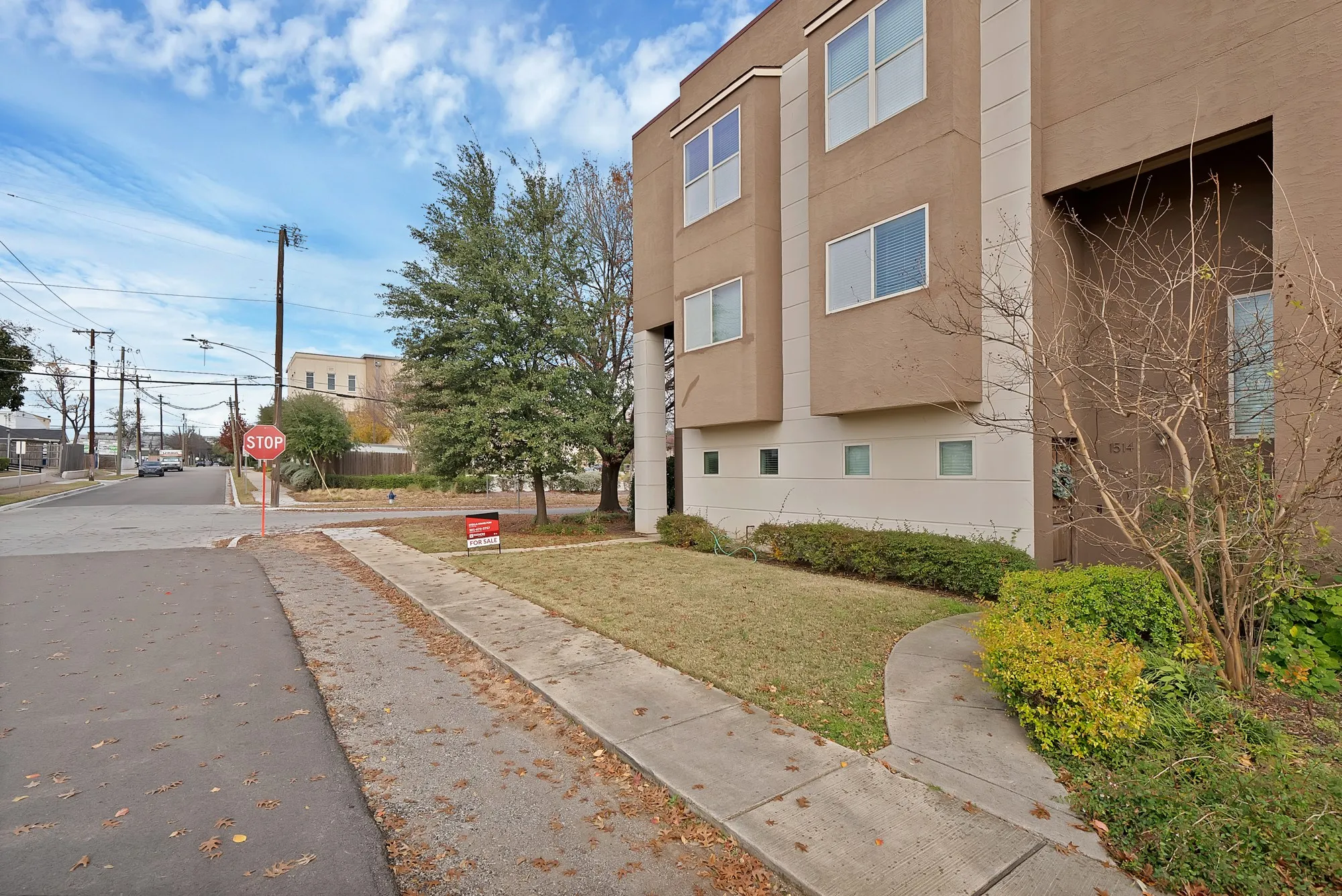 Townhouse For Sale in Dallas County , 1516 Hope Street, Dallas, Texas 75206, 2 Bedroom, 3 Bathroom, 2 Garage spaces, 1,499 Sqft, built in 2013, mls#21114812, Real Estate Agent in Dallas, Homes For Sale in Dallas county, Homes For Sale in Dallas, Realtor in Dallas Texas, Real Estate Brokerage Independent Realty Texas, Luminita Cordes Realtor
