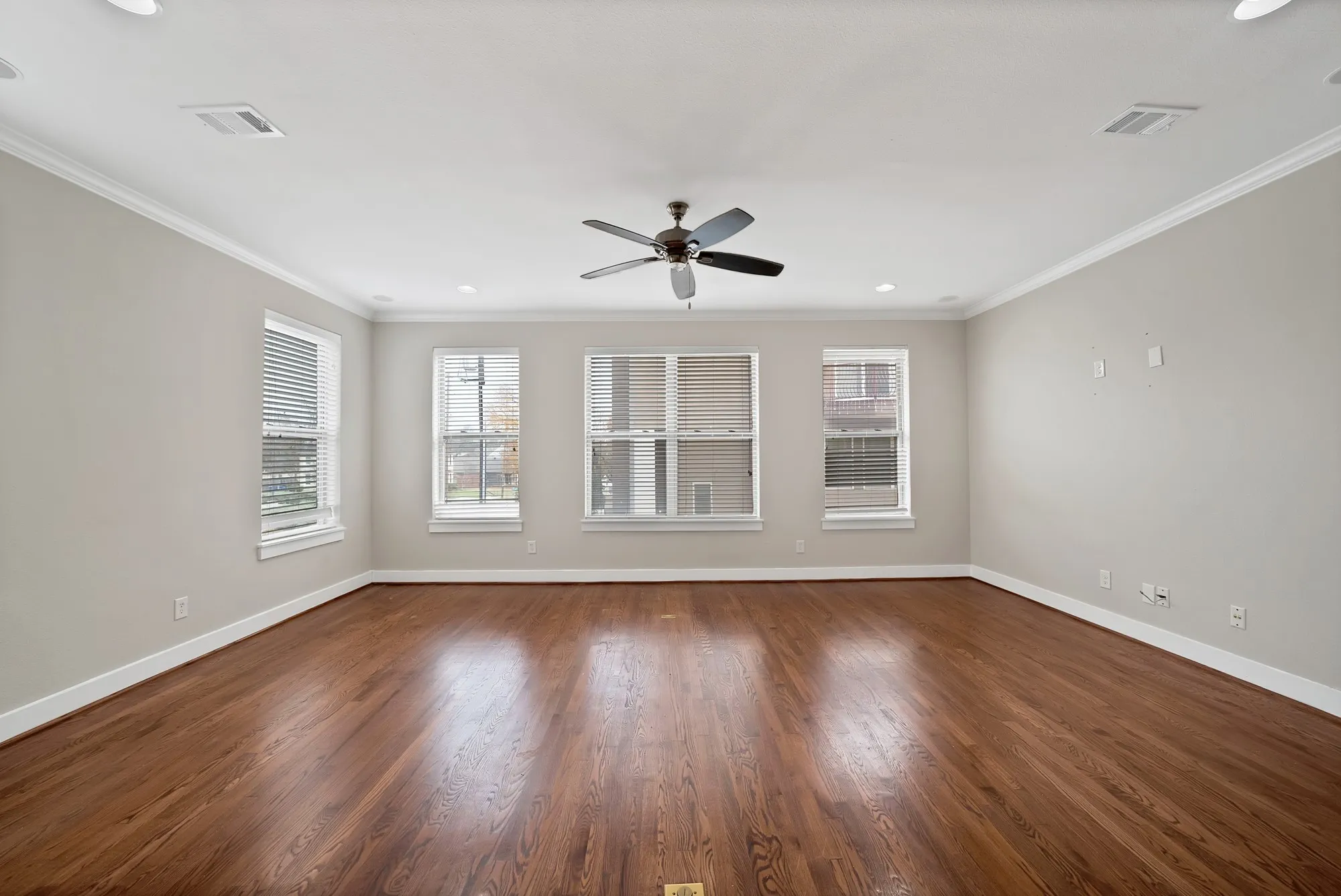 Townhouse For Sale in Dallas County , 1516 Hope Street, Dallas, Texas 75206, 2 Bedroom, 3 Bathroom, 2 Garage spaces, 1,499 Sqft, built in 2013, mls#21114812, Real Estate Agent in Dallas, Homes For Sale in Dallas county, Homes For Sale in Dallas, Realtor in Dallas Texas, Real Estate Brokerage Independent Realty Texas, Luminita Cordes Realtor
