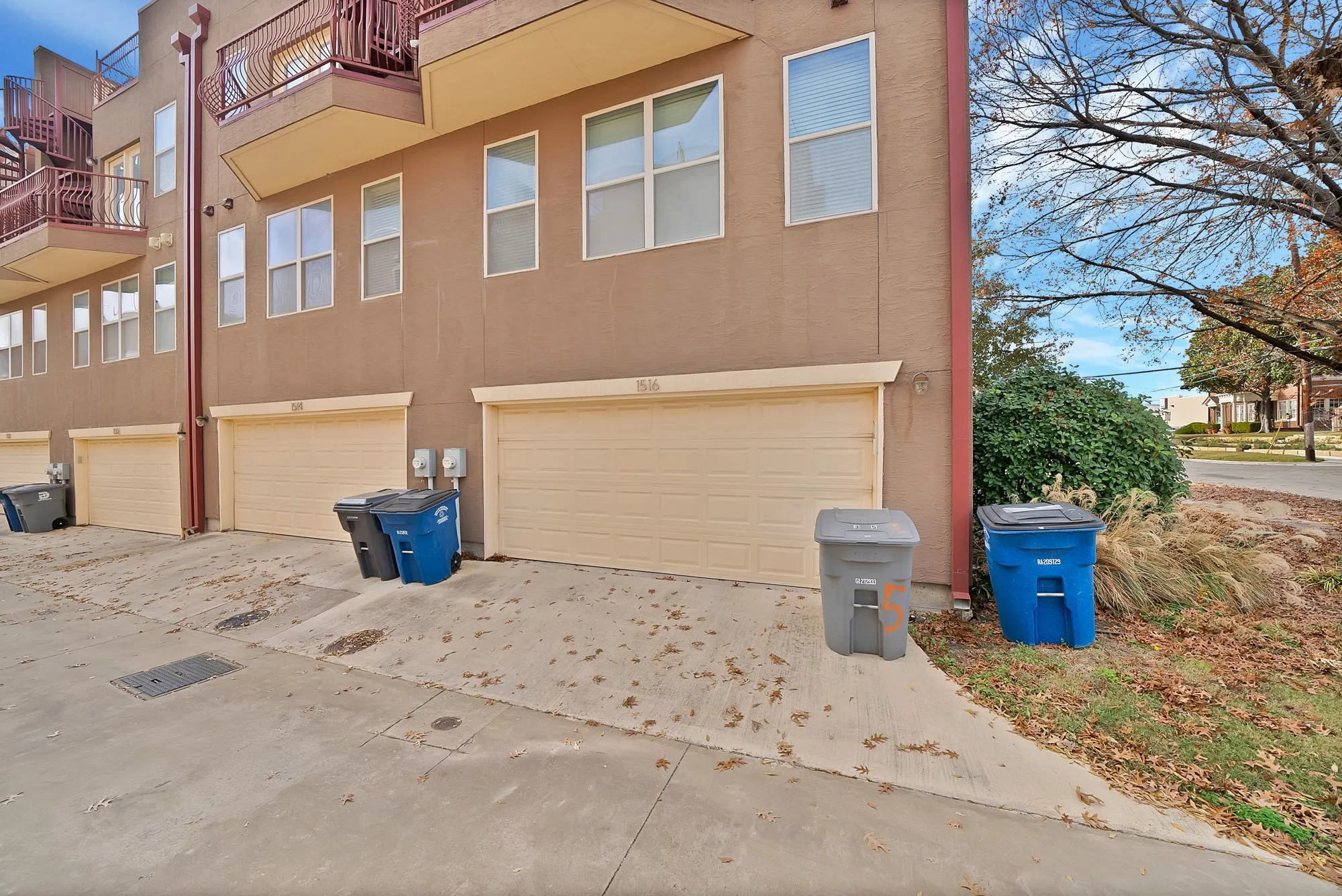 Townhouse For Sale in Dallas County , 1516 Hope Street, Dallas, Texas 75206, 2 Bedroom, 3 Bathroom, 2 Garage spaces, 1,499 Sqft, built in 2013, mls#21114812, Real Estate Agent in Dallas, Homes For Sale in Dallas county, Homes For Sale in Dallas, Realtor in Dallas Texas, Real Estate Brokerage Independent Realty Texas, Luminita Cordes Realtor