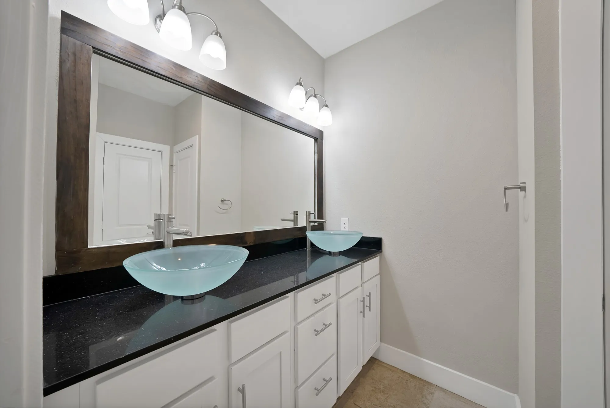 Townhouse For Sale in Dallas County , 1516 Hope Street, Dallas, Texas 75206, 2 Bedroom, 3 Bathroom, 2 Garage spaces, 1,499 Sqft, built in 2013, mls#21114812, Real Estate Agent in Dallas, Homes For Sale in Dallas county, Homes For Sale in Dallas, Realtor in Dallas Texas, Real Estate Brokerage Independent Realty Texas, Luminita Cordes Realtor