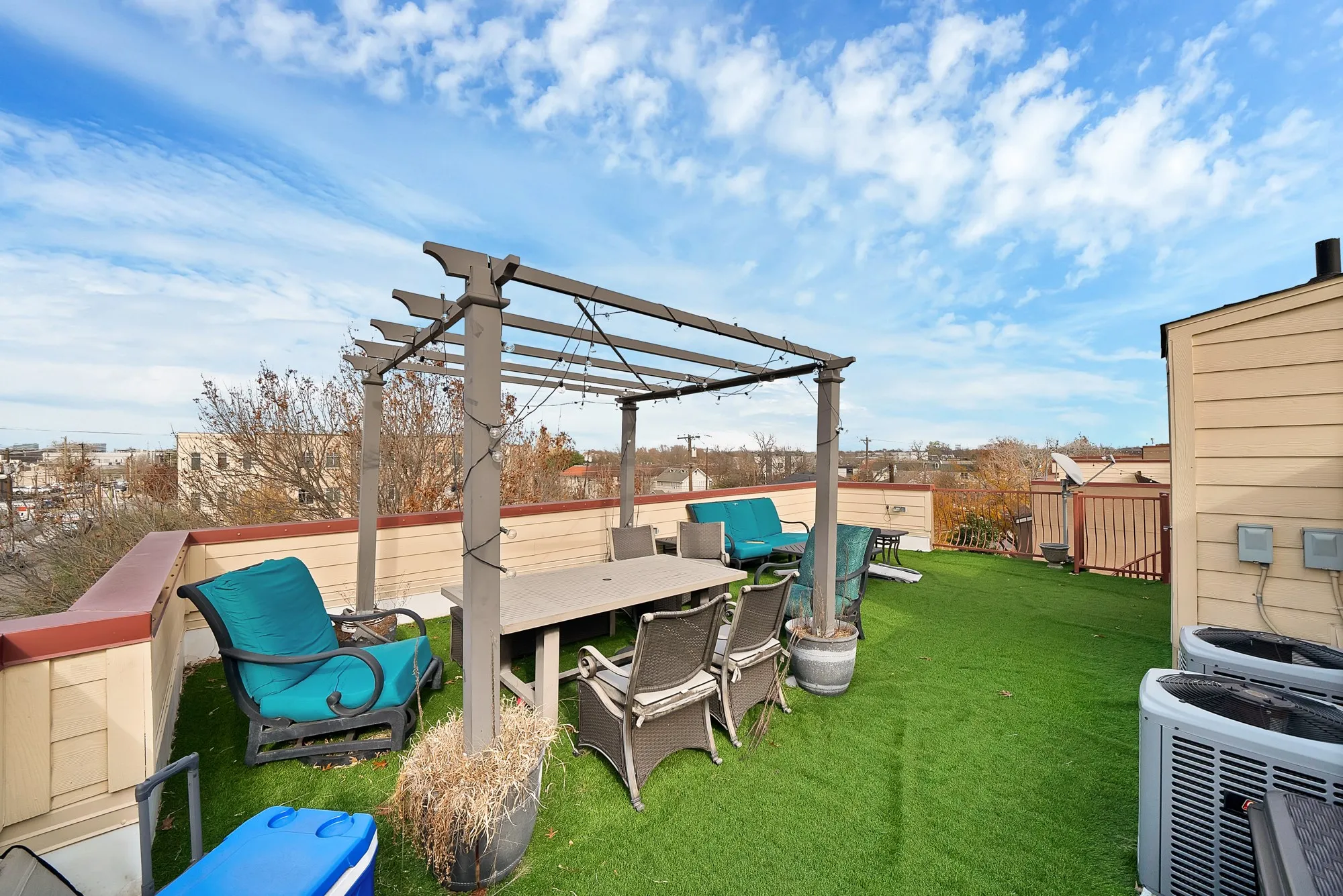 Townhouse For Sale in Dallas County , 1516 Hope Street, Dallas, Texas 75206, 2 Bedroom, 3 Bathroom, 2 Garage spaces, 1,499 Sqft, built in 2013, mls#21114812, Real Estate Agent in Dallas, Homes For Sale in Dallas county, Homes For Sale in Dallas, Realtor in Dallas Texas, Real Estate Brokerage Independent Realty Texas, Luminita Cordes Realtor