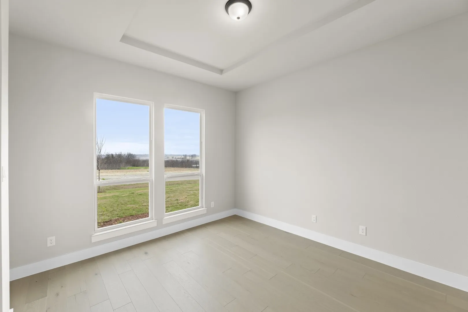 05. 9916 Polo Pitch - Living