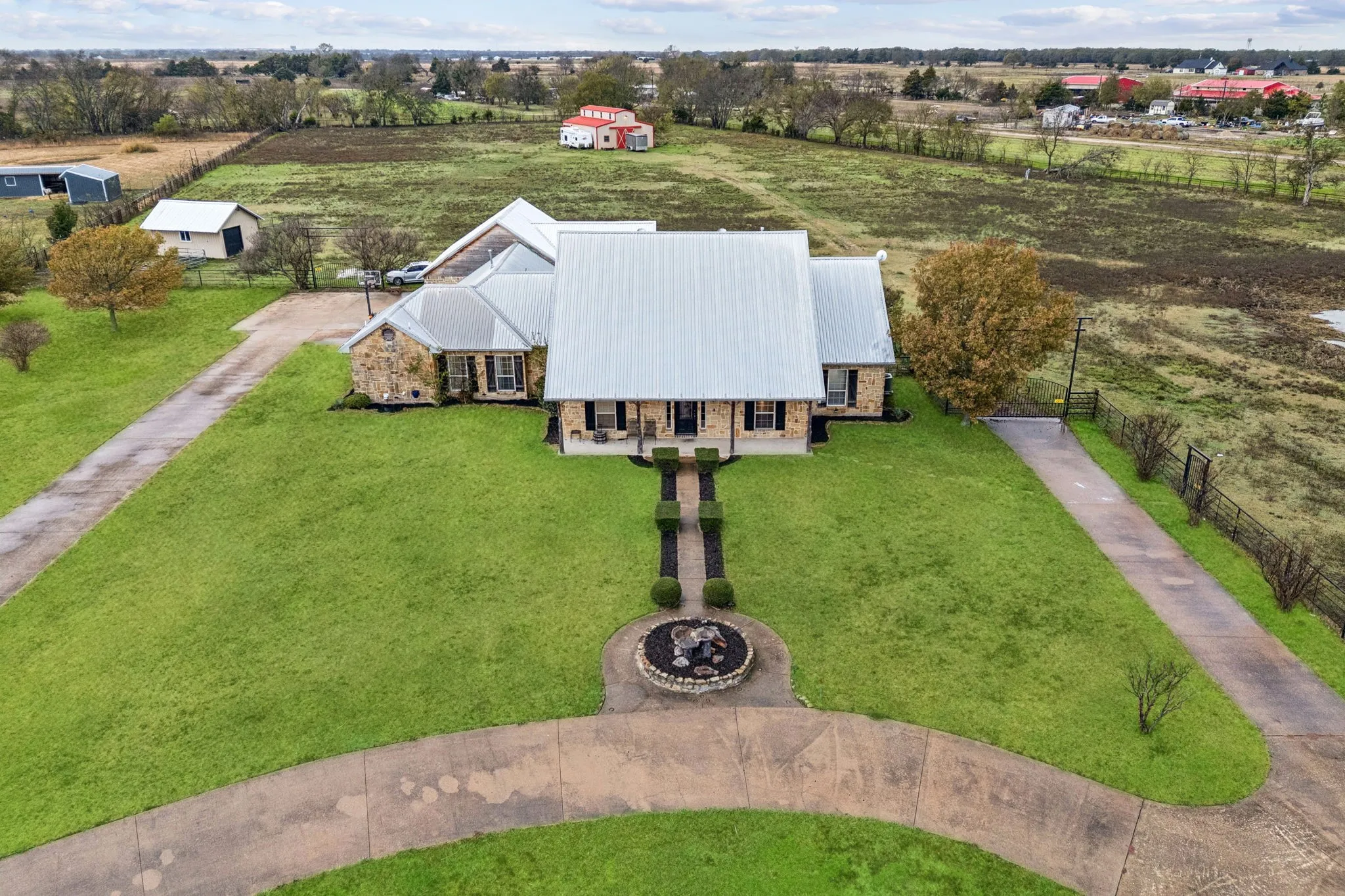Single Family Residence For Sale in Hunt County , 6162 Graham Point, Royse City, Texas 75189, 4 Bedrooms, 3 Bathrooms, 3 Garage spaces, 3,074 Sqft, built in 2004, Price $748,000, mls#21112986, Real Estate Agent in Royse City, Homes For Sale in Hunt county, Homes For Sale in Royse City, Realtor in Royse City Texas, Real Estate Brokerage Independent Realty Texas, Luminita Cordes Realtor