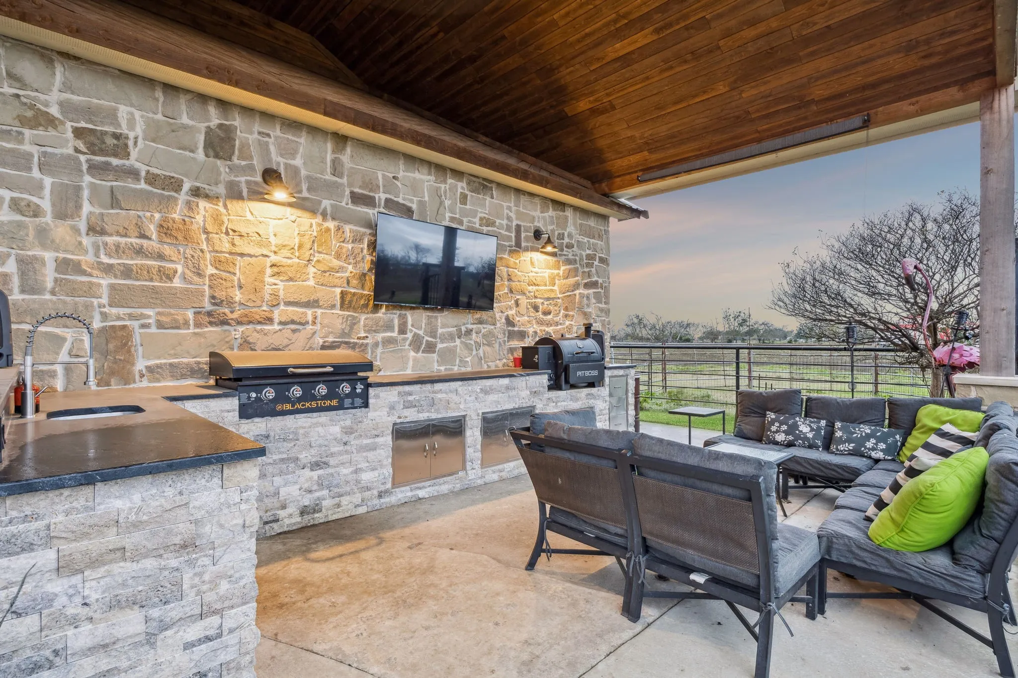 Single Family Residence For Sale in Hunt County , 6162 Graham Point, Royse City, Texas 75189, 4 Bedrooms, 3 Bathrooms, 3 Garage spaces, 3,074 Sqft, built in 2004, Price $748,000, mls#21112986, Real Estate Agent in Royse City, Homes For Sale in Hunt county, Homes For Sale in Royse City, Realtor in Royse City Texas, Real Estate Brokerage Independent Realty Texas, Luminita Cordes Realtor