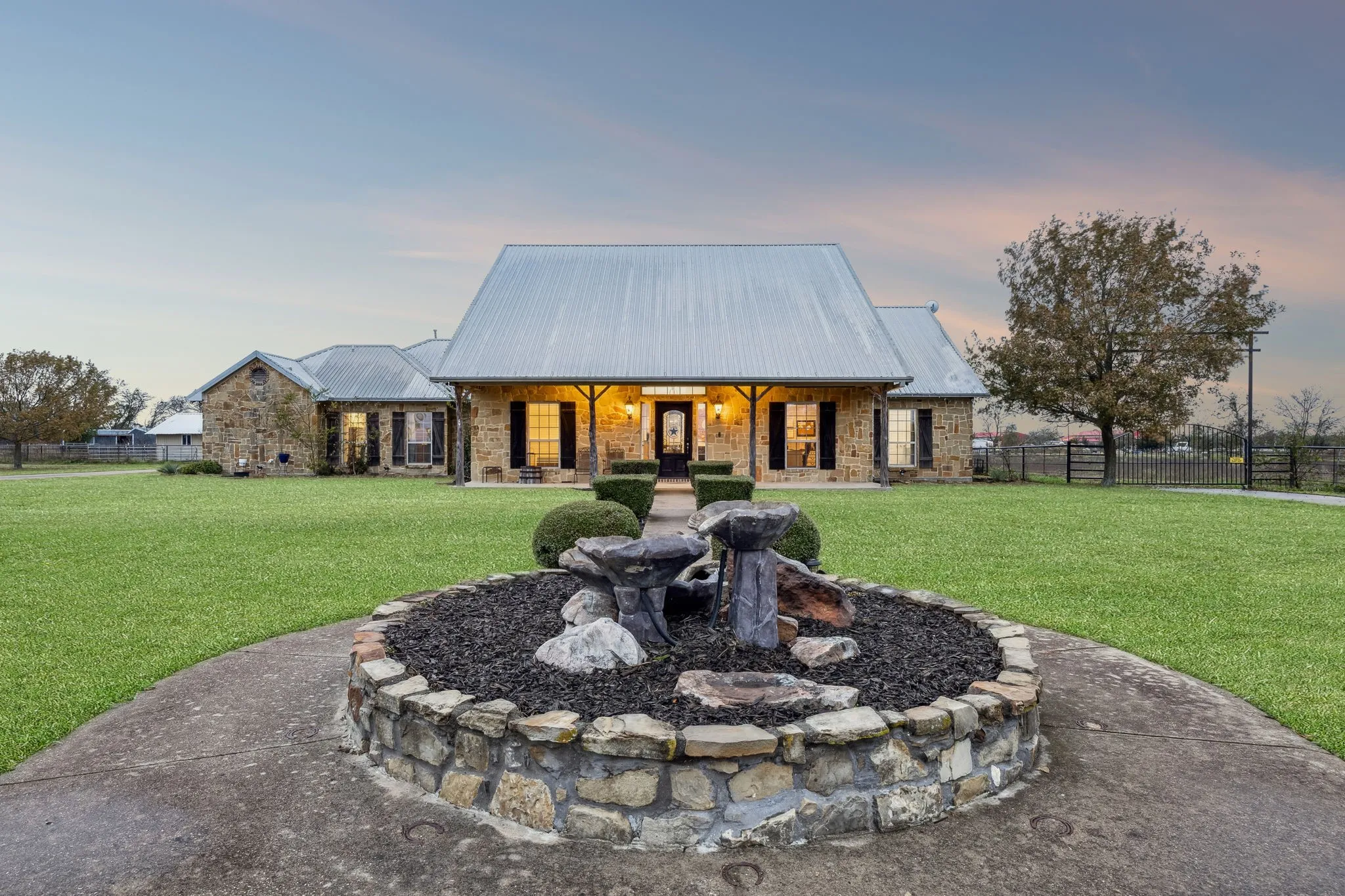 Single Family Residence For Sale in Hunt County , 6162 Graham Point, Royse City, Texas 75189, 4 Bedrooms, 3 Bathrooms, 3 Garage spaces, 3,074 Sqft, built in 2004, Price $748,000, mls#21112986, Real Estate Agent in Royse City, Homes For Sale in Hunt county, Homes For Sale in Royse City, Realtor in Royse City Texas, Real Estate Brokerage Independent Realty Texas, Luminita Cordes Realtor