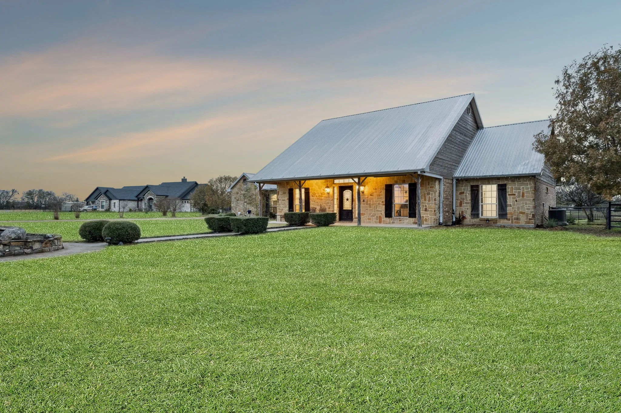 Single Family Residence For Sale in Hunt County , 6162 Graham Point, Royse City, Texas 75189, 4 Bedrooms, 3 Bathrooms, 3 Garage spaces, 3,074 Sqft, built in 2004, Price $748,000, mls#21112986, Real Estate Agent in Royse City, Homes For Sale in Hunt county, Homes For Sale in Royse City, Realtor in Royse City Texas, Real Estate Brokerage Independent Realty Texas, Luminita Cordes Realtor