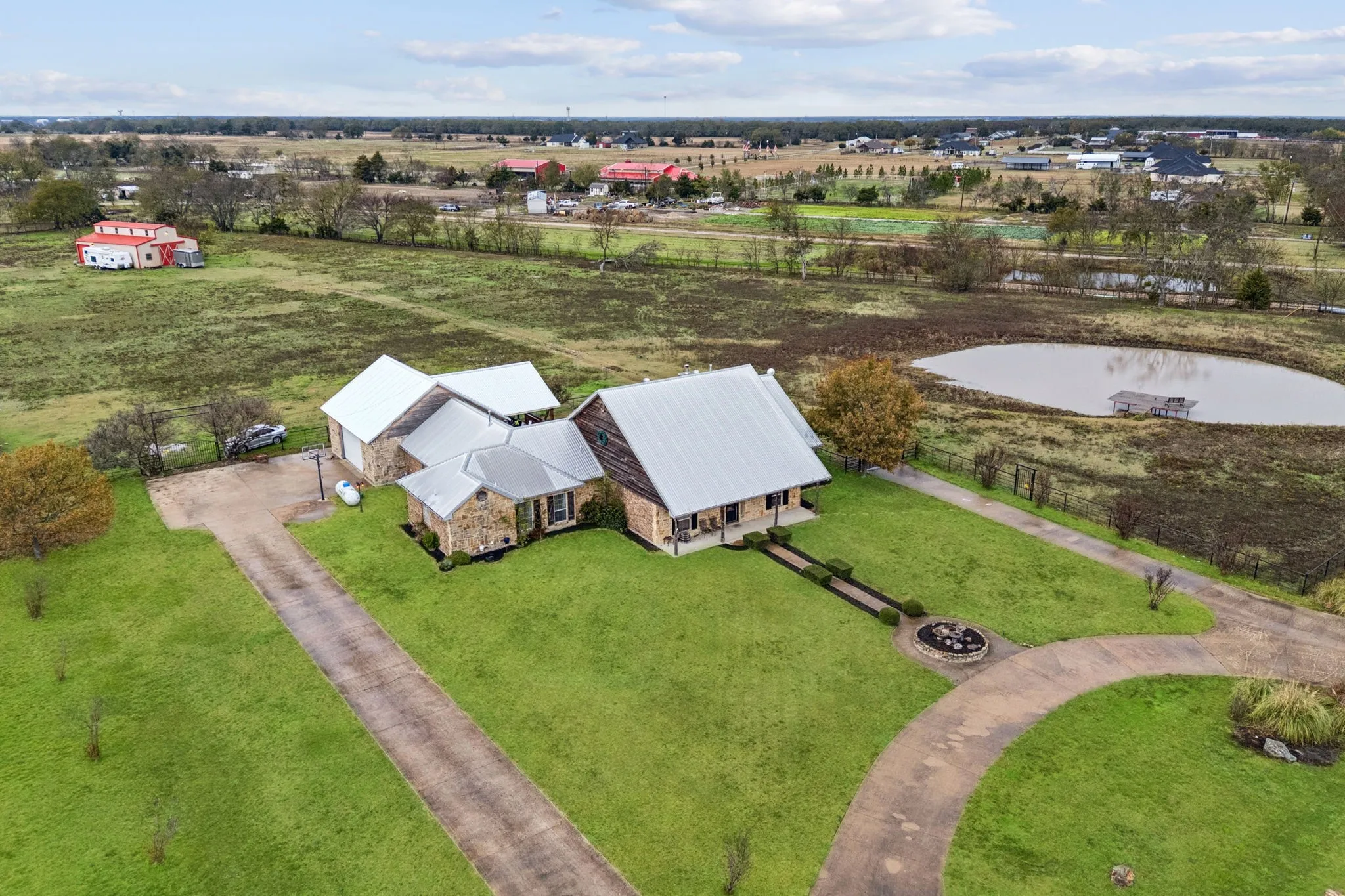 Single Family Residence For Sale in Hunt County , 6162 Graham Point, Royse City, Texas 75189, 4 Bedrooms, 3 Bathrooms, 3 Garage spaces, 3,074 Sqft, built in 2004, Price $748,000, mls#21112986, Real Estate Agent in Royse City, Homes For Sale in Hunt county, Homes For Sale in Royse City, Realtor in Royse City Texas, Real Estate Brokerage Independent Realty Texas, Luminita Cordes Realtor