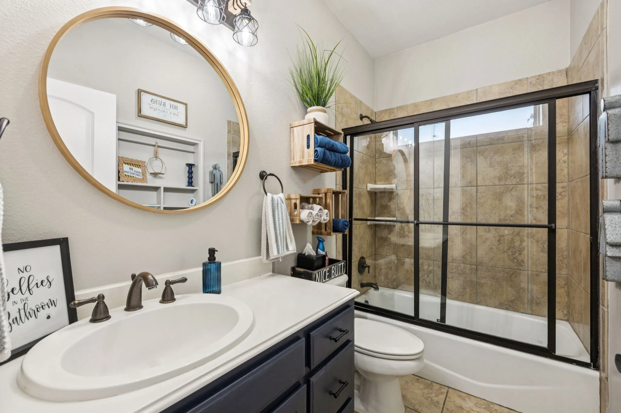 Single Family Residence For Sale in Hunt County , 6162 Graham Point, Royse City, Texas 75189, 4 Bedrooms, 3 Bathrooms, 3 Garage spaces, 3,074 Sqft, built in 2004, Price $748,000, mls#21112986, Real Estate Agent in Royse City, Homes For Sale in Hunt county, Homes For Sale in Royse City, Realtor in Royse City Texas, Real Estate Brokerage Independent Realty Texas, Luminita Cordes Realtor