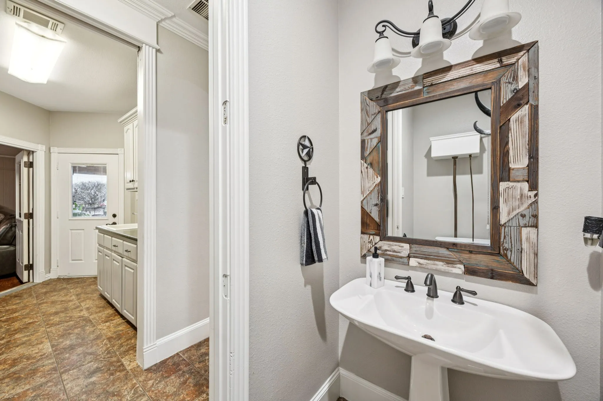 Single Family Residence For Sale in Hunt County , 6162 Graham Point, Royse City, Texas 75189, 4 Bedrooms, 3 Bathrooms, 3 Garage spaces, 3,074 Sqft, built in 2004, Price $748,000, mls#21112986, Real Estate Agent in Royse City, Homes For Sale in Hunt county, Homes For Sale in Royse City, Realtor in Royse City Texas, Real Estate Brokerage Independent Realty Texas, Luminita Cordes Realtor