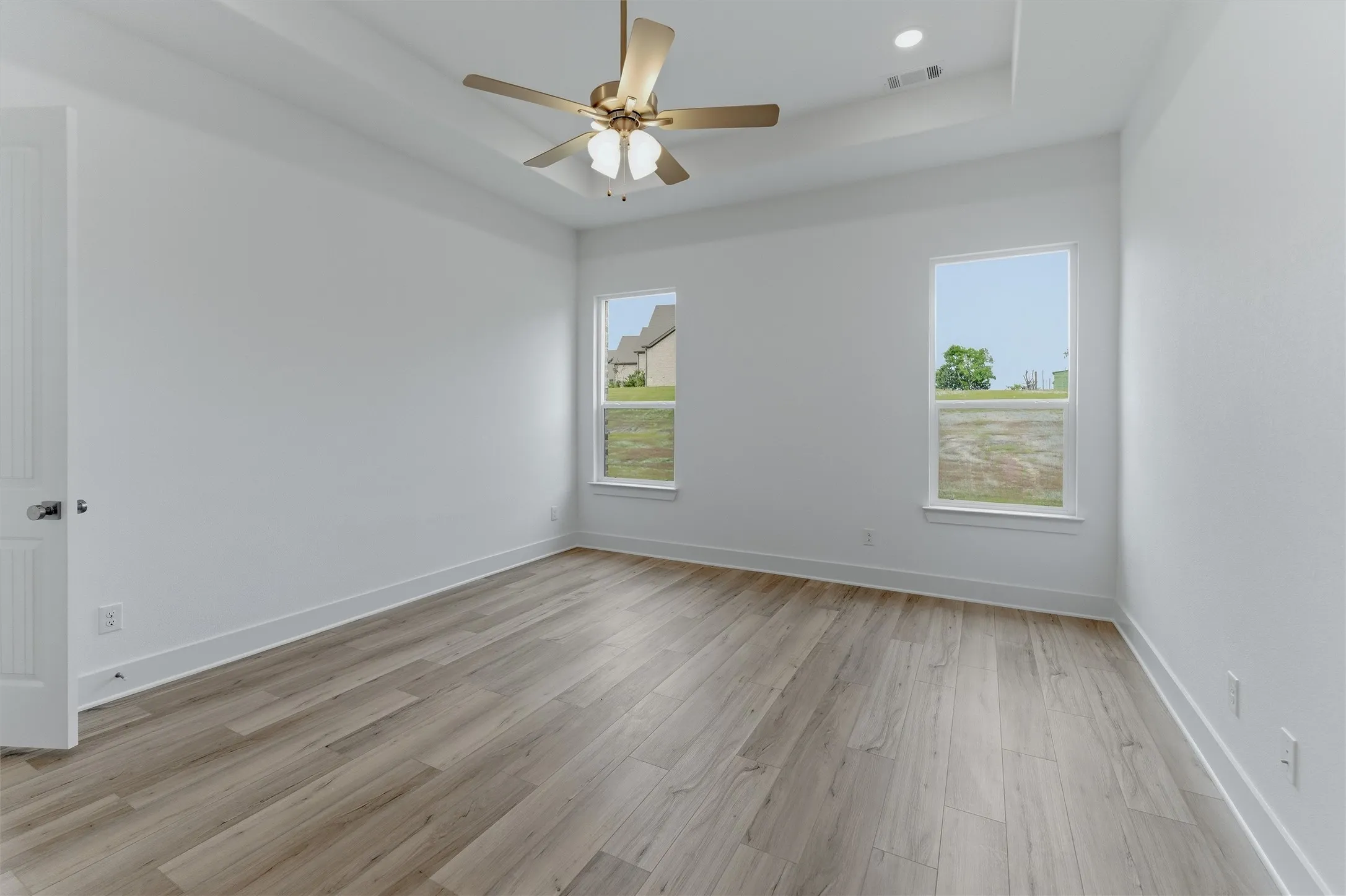 Single Family Residence For Sale in Grayson County , 906 Perrin Lane, Van Alstyne, Texas 75495, 4 Bedroom, 3 Bathroom, 3 Garage spaces, 2,499 Sqft, built in 2026, New Construction - Incomplete, mls#21114989, Real Estate Agent in Van Alstyne, Homes For Sale in Grayson county, Homes For Sale in Van Alstyne, Realtor in Van Alstyne Texas, Real Estate Brokerage Independent Realty Texas, Luminita Cordes Realtor