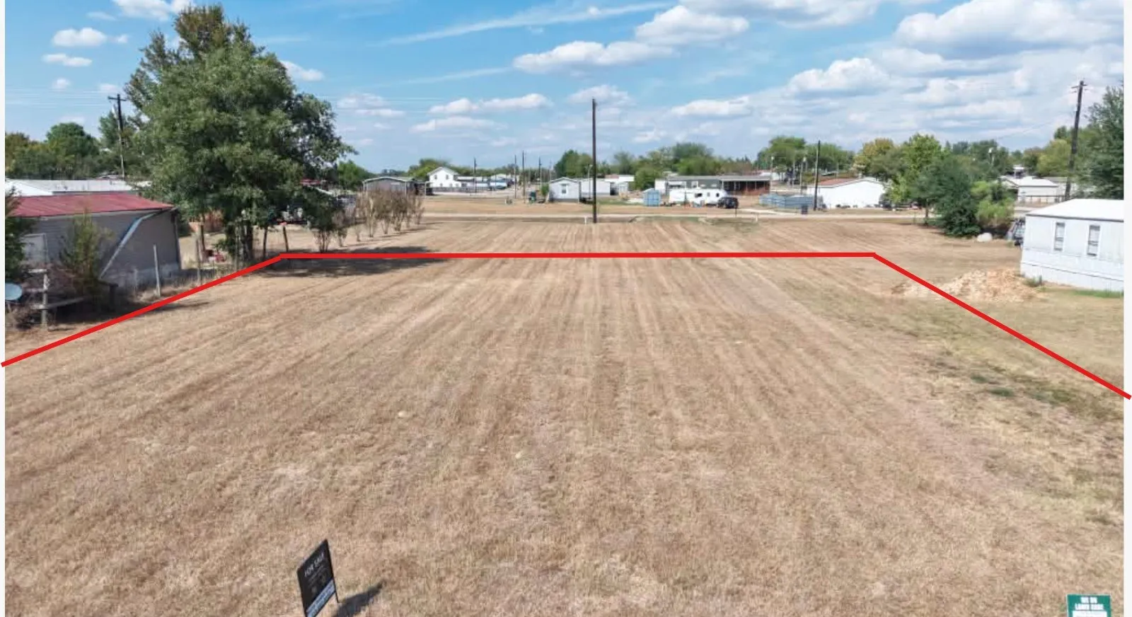 Expansive open lot with a clear perimeter