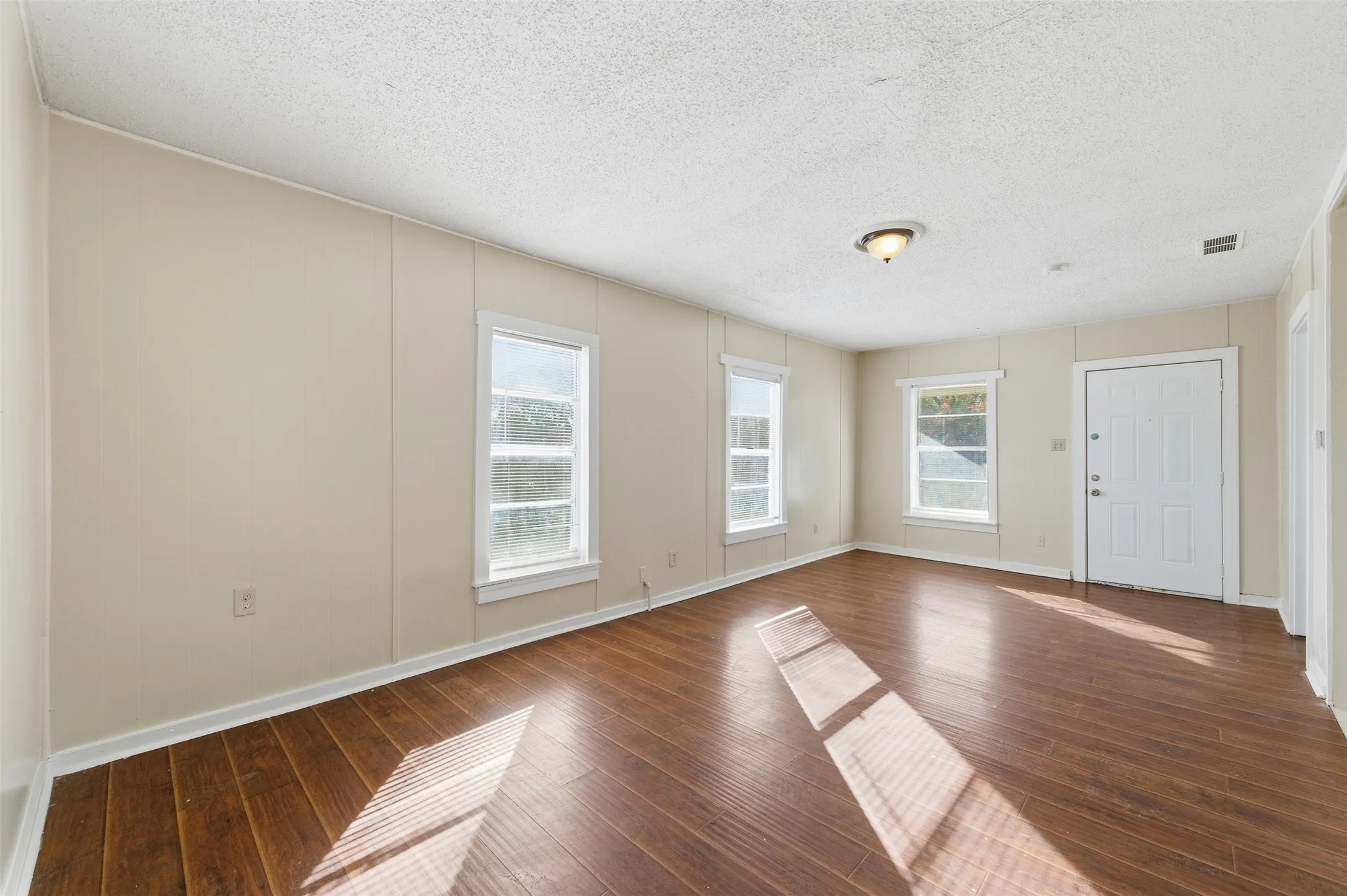 Office For Sale in Dallas County , 509 E 3rd Street, Lancaster, Texas 75146, 0, 0, Garage spaces, 0 Sqft, built in 1920, Preowned, mls#21114965, Real Estate Agent in Lancaster, Homes For Sale in Dallas county, Homes For Sale in Lancaster, Realtor in Lancaster Texas, Real Estate Brokerage Independent Realty Texas, Luminita Cordes Realtor