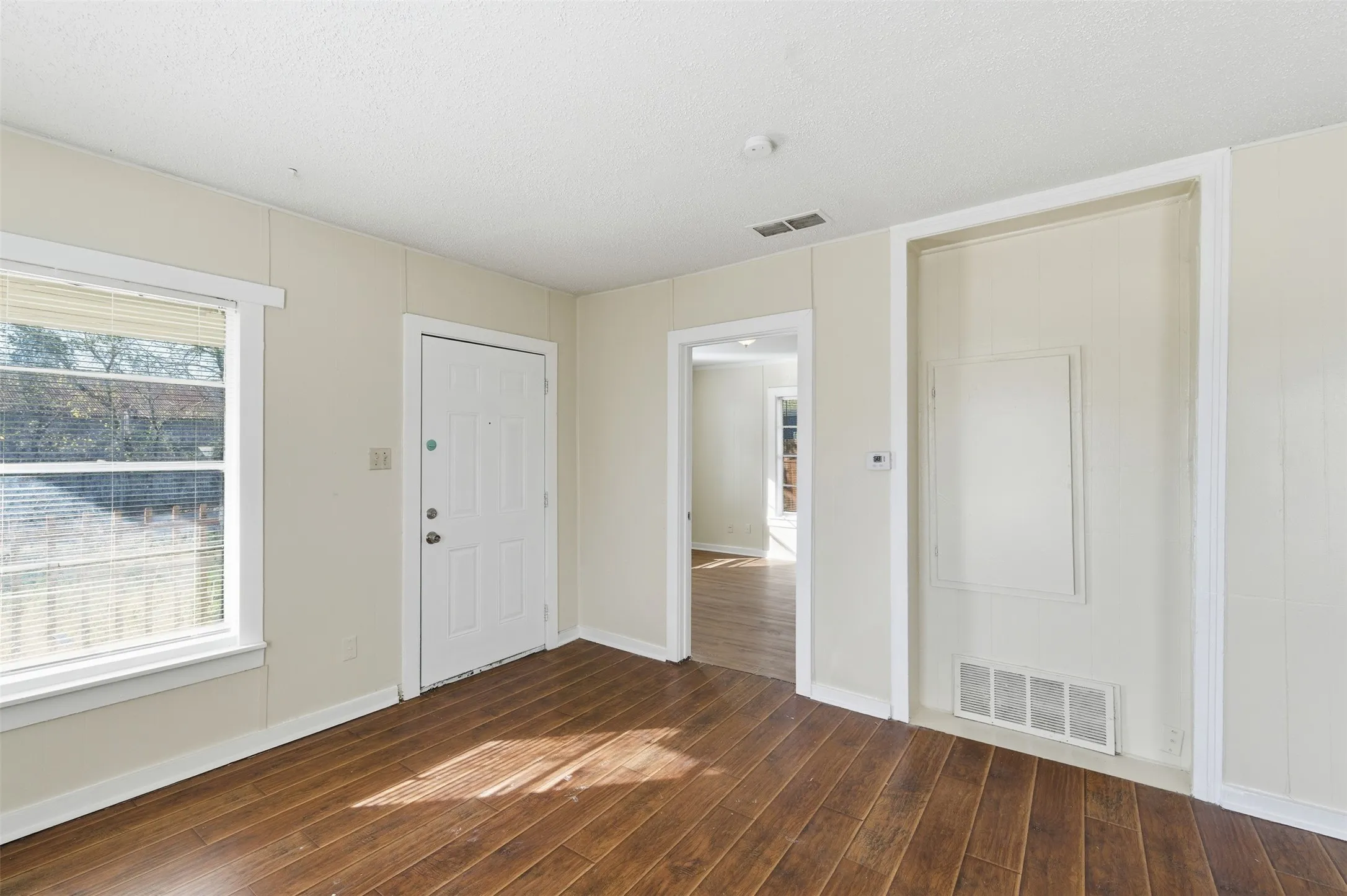 Office For Sale in Dallas County , 509 E 3rd Street, Lancaster, Texas 75146, 0, 0, Garage spaces, 0 Sqft, built in 1920, Preowned, mls#21114965, Real Estate Agent in Lancaster, Homes For Sale in Dallas county, Homes For Sale in Lancaster, Realtor in Lancaster Texas, Real Estate Brokerage Independent Realty Texas, Luminita Cordes Realtor