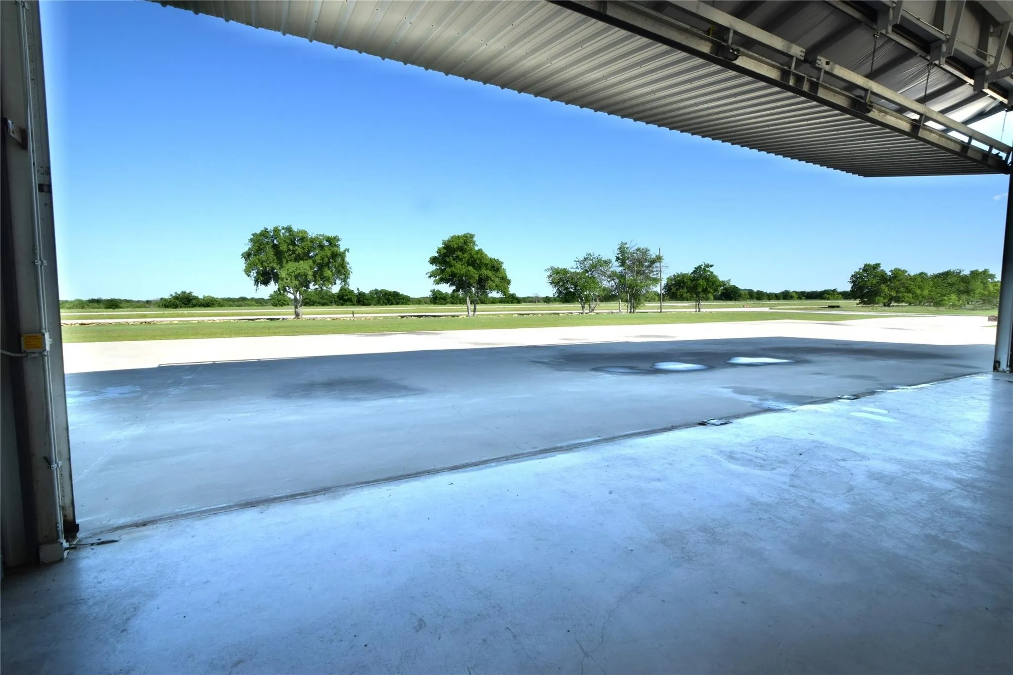 Single Family Residence For Sale in Wise County , 108 Barham, Bridgeport, Texas 76426, 2 Bedroom, 3 Bathroom, 15 Garage spaces, 1,760 Sqft, built in 2003, Preowned, Price $1,195,000, mls#21115153, Real Estate Agent in Bridgeport, Homes For Sale in Wise county, Homes For Sale in Bridgeport, Realtor in Bridgeport Texas, Real Estate Brokerage Independent Realty Texas, Luminita Cordes Realtor