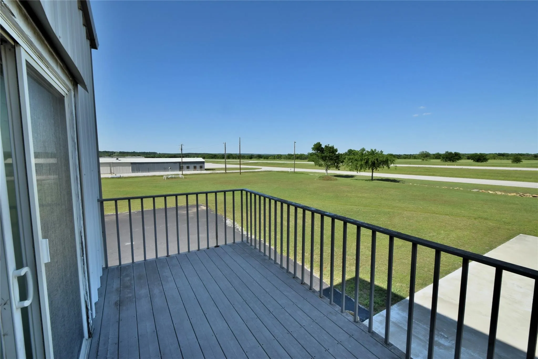 Single Family Residence For Sale in Wise County , 108 Barham, Bridgeport, Texas 76426, 2 Bedroom, 3 Bathroom, 15 Garage spaces, 1,760 Sqft, built in 2003, Preowned, Price $1,195,000, mls#21115153, Real Estate Agent in Bridgeport, Homes For Sale in Wise county, Homes For Sale in Bridgeport, Realtor in Bridgeport Texas, Real Estate Brokerage Independent Realty Texas, Luminita Cordes Realtor