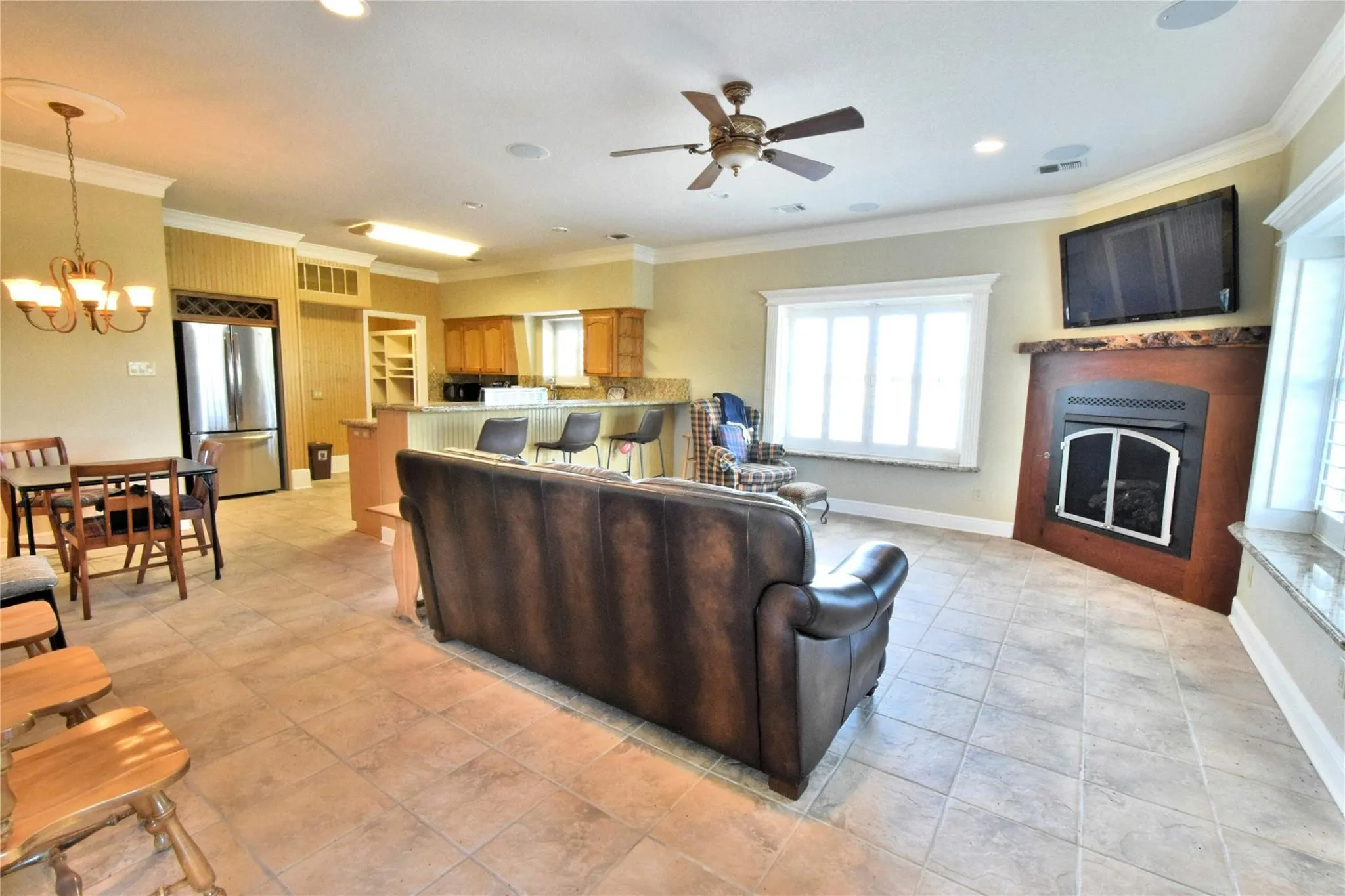 Single Family Residence For Sale in Wise County , 108 Barham, Bridgeport, Texas 76426, 2 Bedroom, 3 Bathroom, 15 Garage spaces, 1,760 Sqft, built in 2003, Preowned, Price $1,195,000, mls#21115153, Real Estate Agent in Bridgeport, Homes For Sale in Wise county, Homes For Sale in Bridgeport, Realtor in Bridgeport Texas, Real Estate Brokerage Independent Realty Texas, Luminita Cordes Realtor