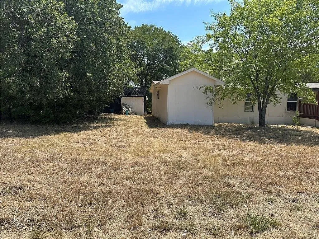 View of grassy yard
