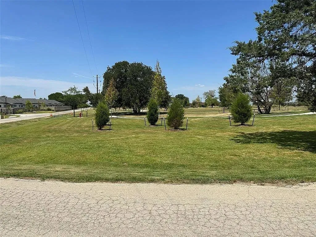 Surrounding community featuring a lawn