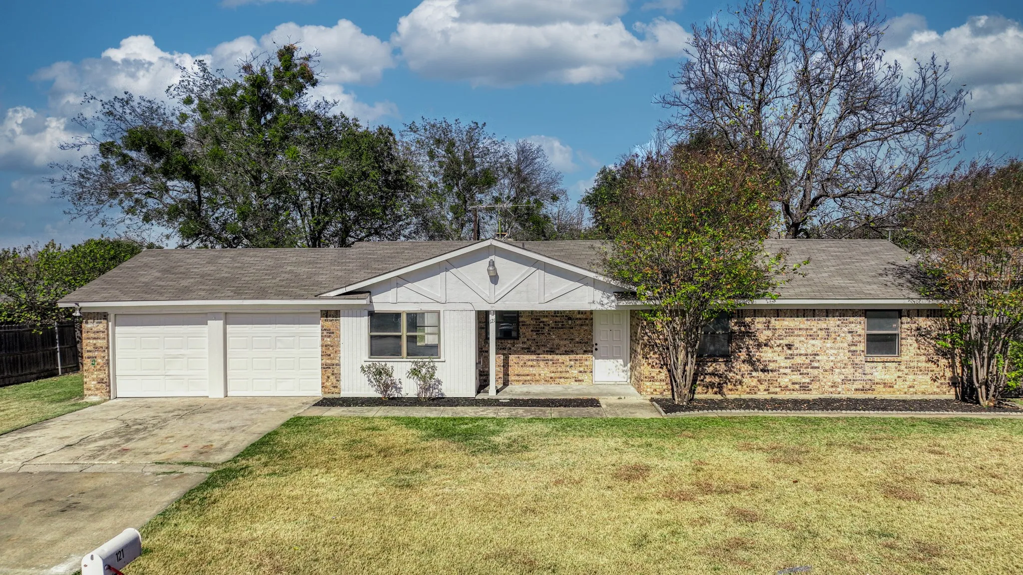 Single Family Residence For Sale in Parker County , 121 Meadow Lane, Aledo, Texas 76008, 3 Bedrooms, 2 Bathrooms, 2 Garage spaces, 1,398 Sqft, built in 1983, Price $299,000, mls#21113937, Real Estate Agent in Aledo, Homes For Sale in Parker county, Homes For Sale in Aledo, Realtor in Aledo Texas, Real Estate Brokerage Independent Realty Texas, Luminita Cordes Realtor