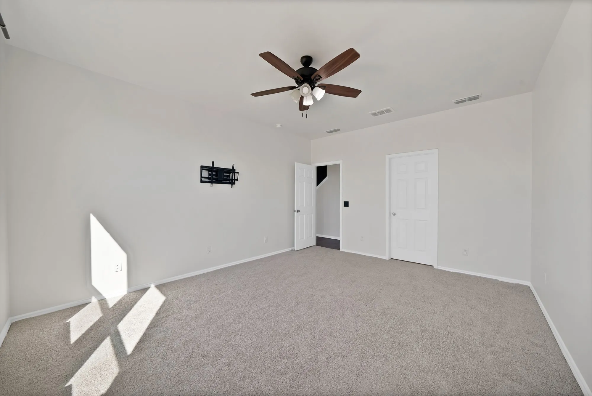 Single Family Residence For Sale in Tarrant County , 820 Lemongrass Court, Fort Worth, Texas 76131, 4 Bedroom, 3 Bathroom, 2 Garage spaces, 3,338 Sqft, built in 2021, mls#21114639, Real Estate Agent in Fort Worth, Homes For Sale in Tarrant county, Homes For Sale in Fort Worth, Realtor in Fort Worth Texas, Real Estate Brokerage Independent Realty Texas, Luminita Cordes Realtor