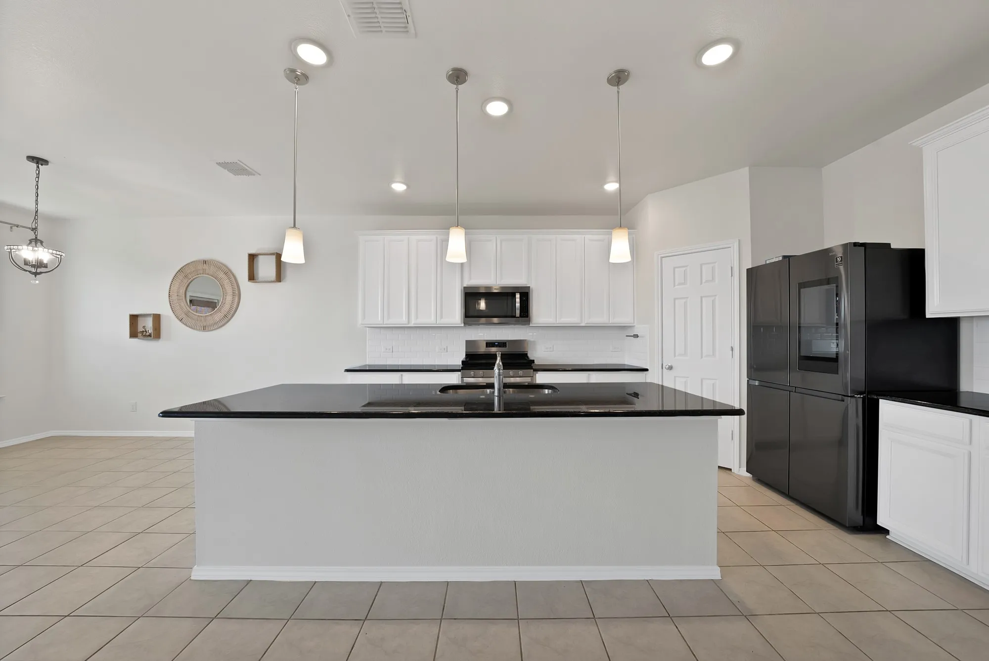 Single Family Residence For Sale in Tarrant County , 820 Lemongrass Court, Fort Worth, Texas 76131, 4 Bedroom, 3 Bathroom, 2 Garage spaces, 3,338 Sqft, built in 2021, mls#21114639, Real Estate Agent in Fort Worth, Homes For Sale in Tarrant county, Homes For Sale in Fort Worth, Realtor in Fort Worth Texas, Real Estate Brokerage Independent Realty Texas, Luminita Cordes Realtor