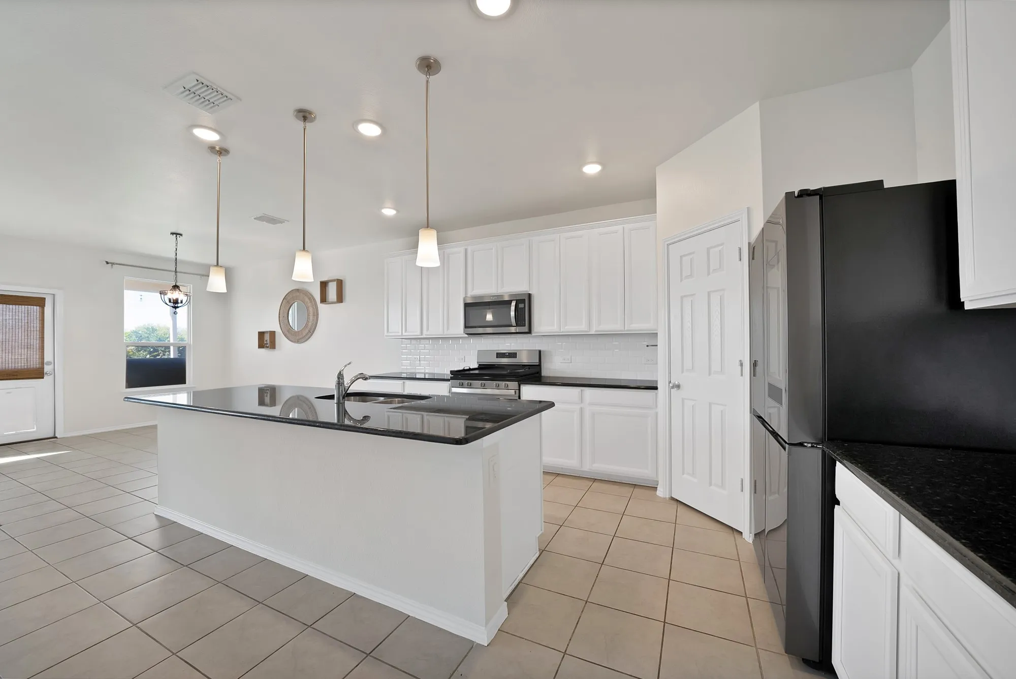 Single Family Residence For Sale in Tarrant County , 820 Lemongrass Court, Fort Worth, Texas 76131, 4 Bedroom, 3 Bathroom, 2 Garage spaces, 3,338 Sqft, built in 2021, mls#21114639, Real Estate Agent in Fort Worth, Homes For Sale in Tarrant county, Homes For Sale in Fort Worth, Realtor in Fort Worth Texas, Real Estate Brokerage Independent Realty Texas, Luminita Cordes Realtor