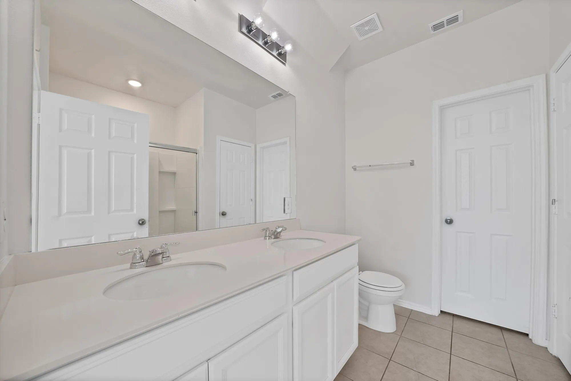Single Family Residence For Sale in Tarrant County , 820 Lemongrass Court, Fort Worth, Texas 76131, 4 Bedroom, 3 Bathroom, 2 Garage spaces, 3,338 Sqft, built in 2021, mls#21114639, Real Estate Agent in Fort Worth, Homes For Sale in Tarrant county, Homes For Sale in Fort Worth, Realtor in Fort Worth Texas, Real Estate Brokerage Independent Realty Texas, Luminita Cordes Realtor