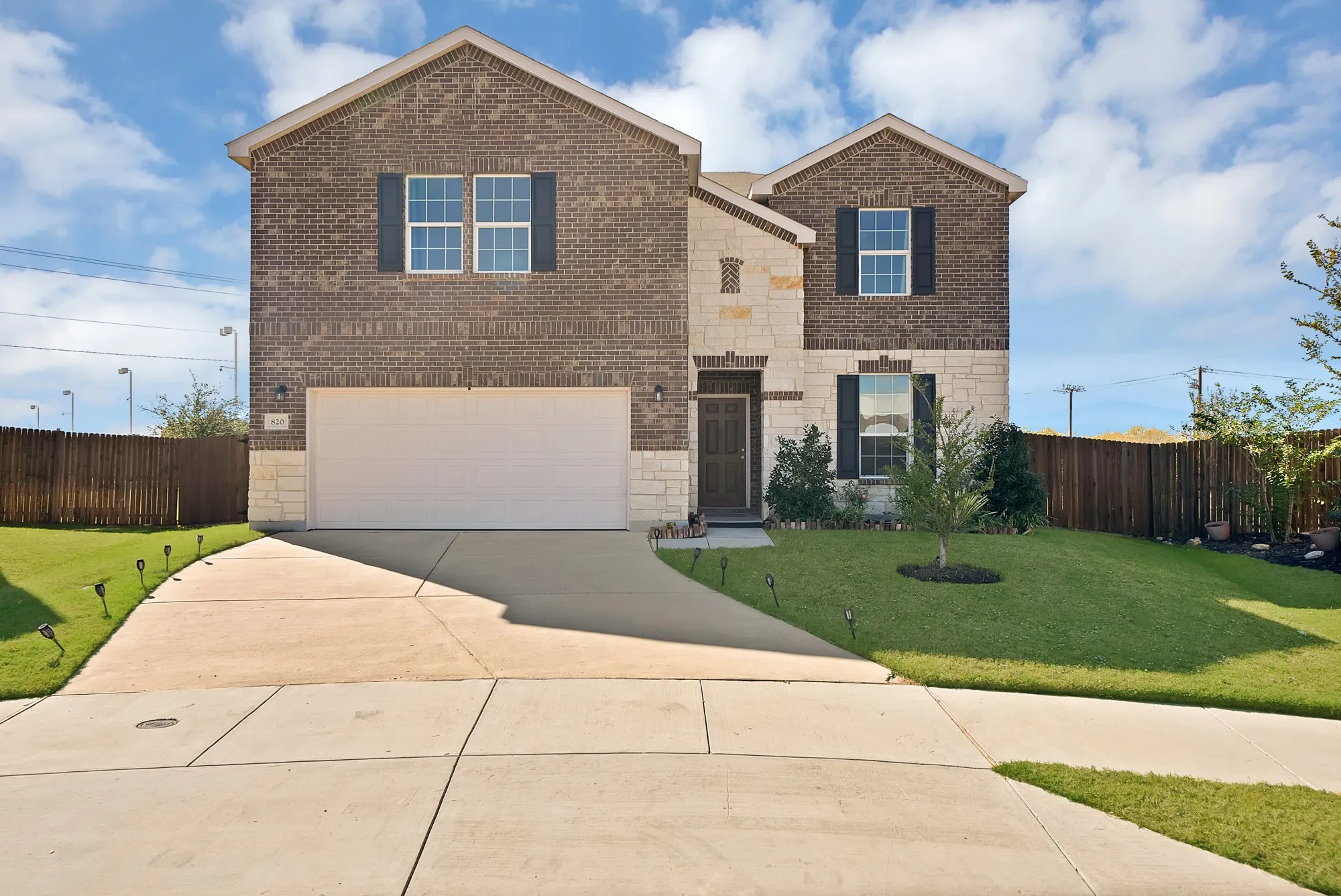 Single Family Residence For Sale in Tarrant County , 820 Lemongrass Court, Fort Worth, Texas 76131, 4 Bedroom, 3 Bathroom, 2 Garage spaces, 3,338 Sqft, built in 2021, mls#21114639, Real Estate Agent in Fort Worth, Homes For Sale in Tarrant county, Homes For Sale in Fort Worth, Realtor in Fort Worth Texas, Real Estate Brokerage Independent Realty Texas, Luminita Cordes Realtor