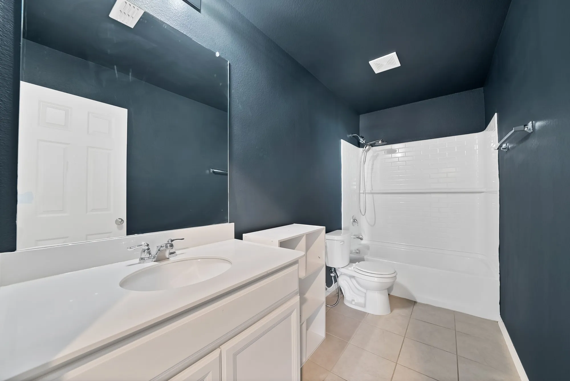 Single Family Residence For Sale in Tarrant County , 820 Lemongrass Court, Fort Worth, Texas 76131, 4 Bedroom, 3 Bathroom, 2 Garage spaces, 3,338 Sqft, built in 2021, mls#21114639, Real Estate Agent in Fort Worth, Homes For Sale in Tarrant county, Homes For Sale in Fort Worth, Realtor in Fort Worth Texas, Real Estate Brokerage Independent Realty Texas, Luminita Cordes Realtor