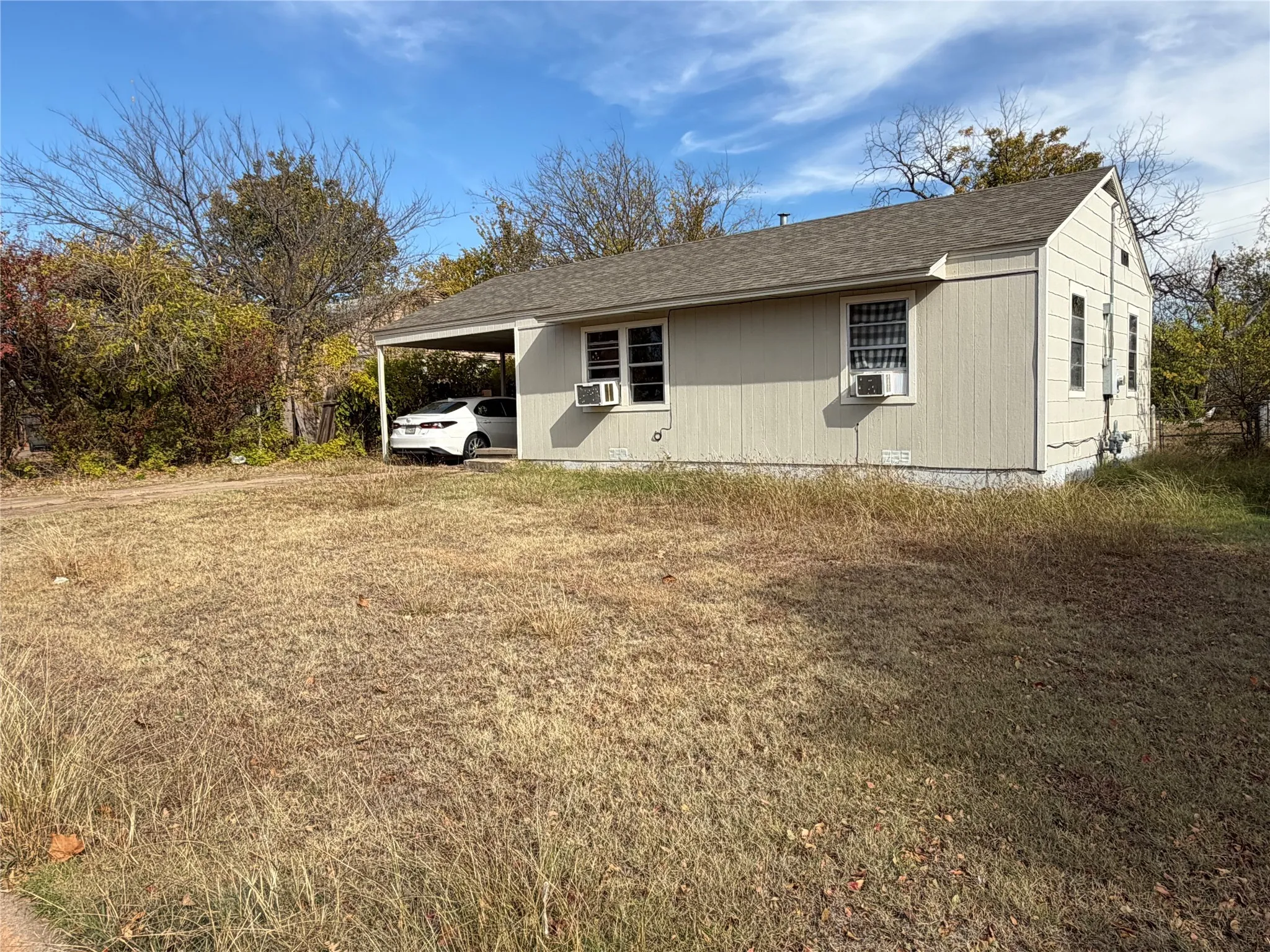 Single Family Residence For Sale in Wichita County , 2223 Kimberly Lane, Wichita Falls, Texas 76301, 2 Bedrooms, 1 Bathroom, Garage spaces, 796 Sqft, built in 1955, Price $45,000, mls#21115263, Real Estate Agent in Wichita Falls, Homes For Sale in Wichita county, Homes For Sale in Wichita Falls, Realtor in Wichita Falls Texas, Real Estate Brokerage Independent Realty Texas, Luminita Cordes Realtor