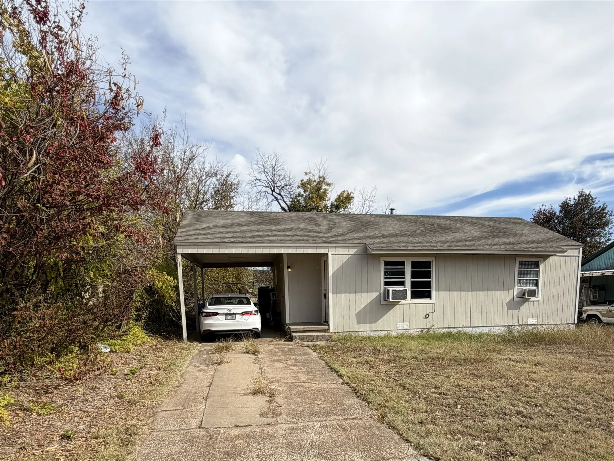 Single Family Residence For Sale in Wichita County , 2223 Kimberly Lane, Wichita Falls, Texas 76301, 2 Bedrooms, 1 Bathroom, Garage spaces, 796 Sqft, built in 1955, Price $45,000, mls#21115263, Real Estate Agent in Wichita Falls, Homes For Sale in Wichita county, Homes For Sale in Wichita Falls, Realtor in Wichita Falls Texas, Real Estate Brokerage Independent Realty Texas, Luminita Cordes Realtor