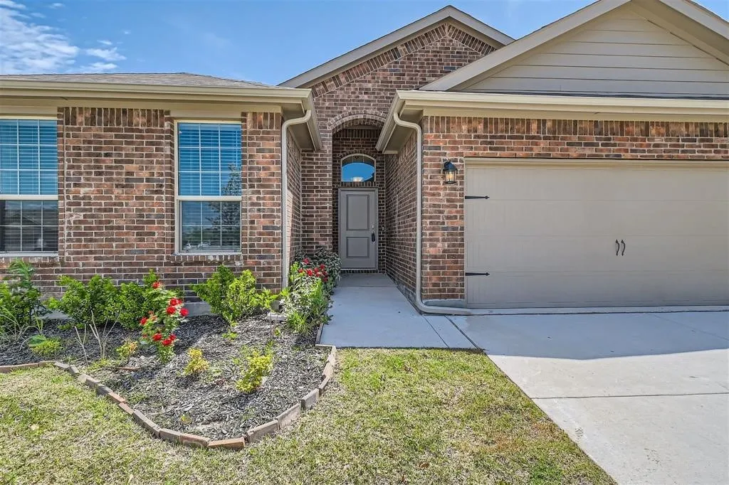 Single Family Residence For Sale in Tarrant County , 8616 Caldera Lane, Fort Worth, Texas 76131, 4 Bedrooms, 2 Bathrooms, 2 Garage spaces, 1,734 Sqft, built in 2022, Price $310,000, mls#21115540, Real Estate Agent in Fort Worth, Homes For Sale in Tarrant county, Homes For Sale in Fort Worth, Realtor in Fort Worth Texas, Real Estate Brokerage Independent Realty Texas, Luminita Cordes Realtor