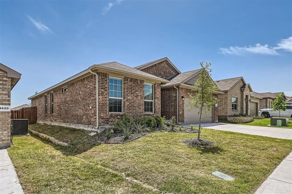 Single Family Residence For Sale in Tarrant County , 8616 Caldera Lane, Fort Worth, Texas 76131, 4 Bedrooms, 2 Bathrooms, 2 Garage spaces, 1,734 Sqft, built in 2022, Price $310,000, mls#21115540, Real Estate Agent in Fort Worth, Homes For Sale in Tarrant county, Homes For Sale in Fort Worth, Realtor in Fort Worth Texas, Real Estate Brokerage Independent Realty Texas, Luminita Cordes Realtor