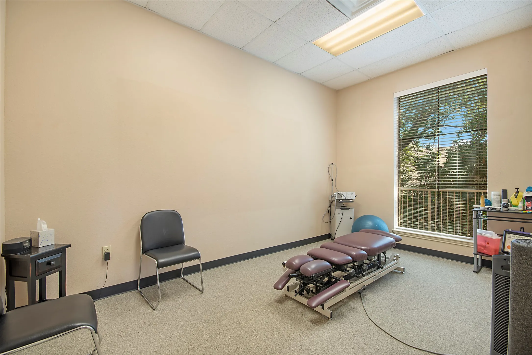 Workout room featuring a drop ceiling