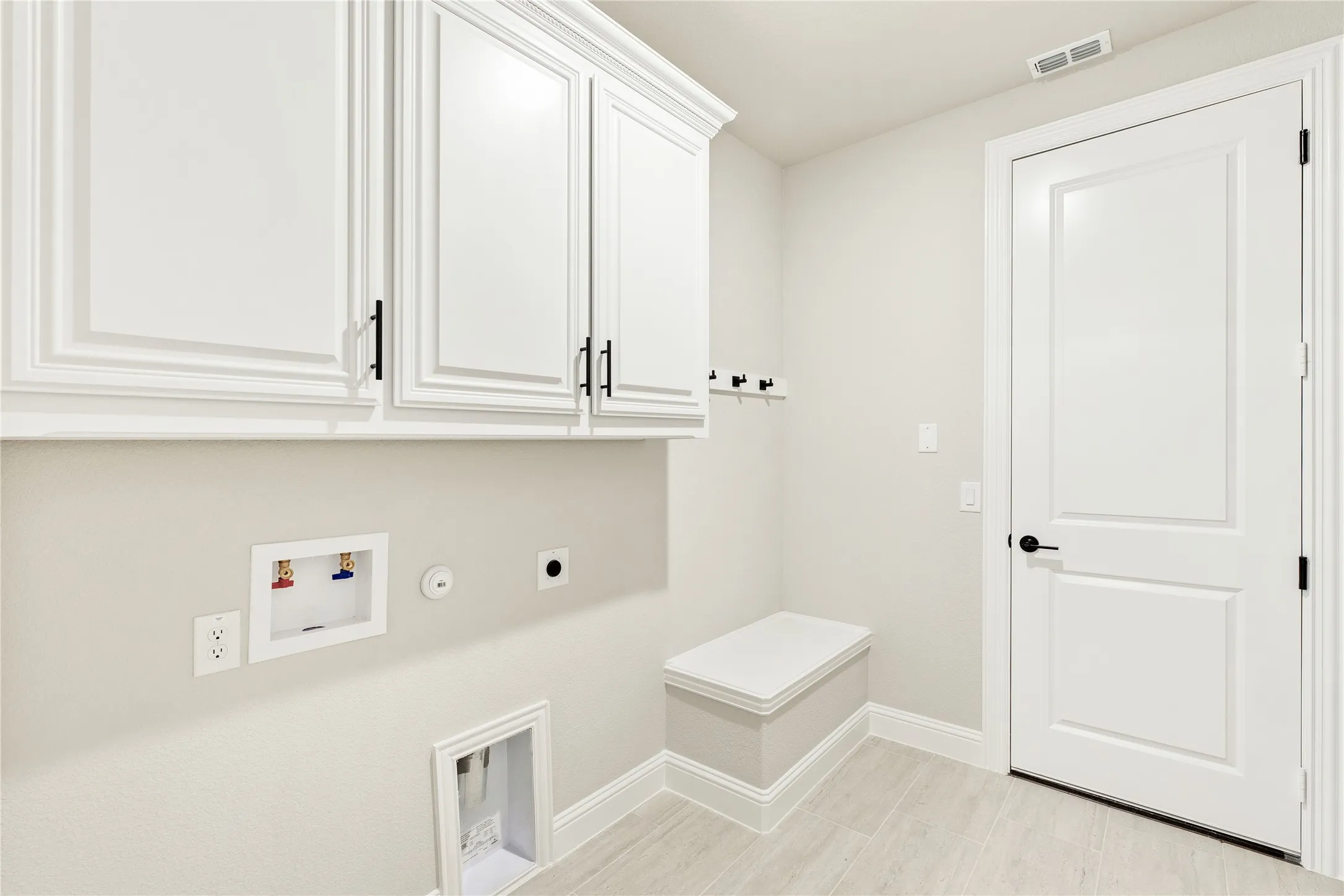 Single Family Residence For Sale in Ellis County , 403 Birkdale Lane, Red Oak, Texas 75154, 5 Bedroom, 4 Bathroom, 2 Garage spaces, 3,485 Sqft, built in 2025, New Construction - Complete, mls#21101156, Real Estate Agent in Red Oak, Homes For Sale in Ellis county, Homes For Sale in Red Oak, Realtor in Red Oak Texas, Real Estate Brokerage Independent Realty Texas, Luminita Cordes Realtor